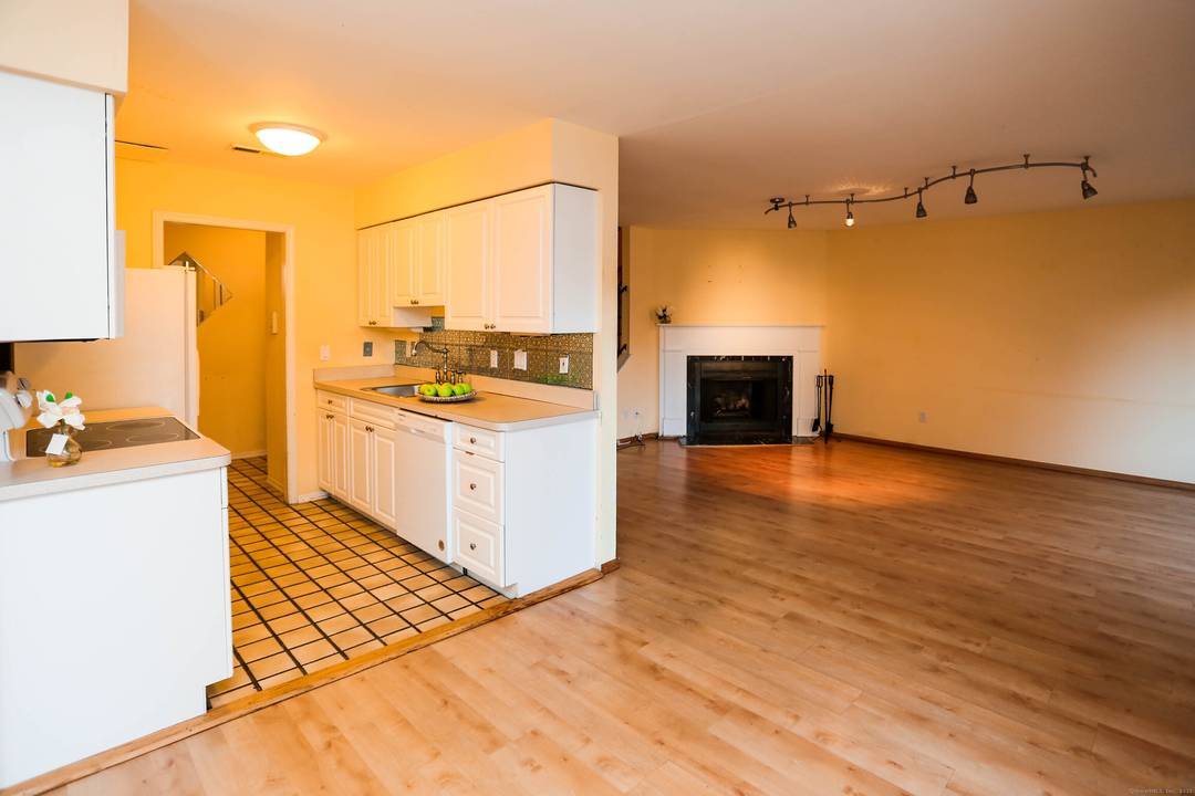 Enjoy coastal living in this beautifully proportioned townhouse, ideally located in sought after Marina Bay.