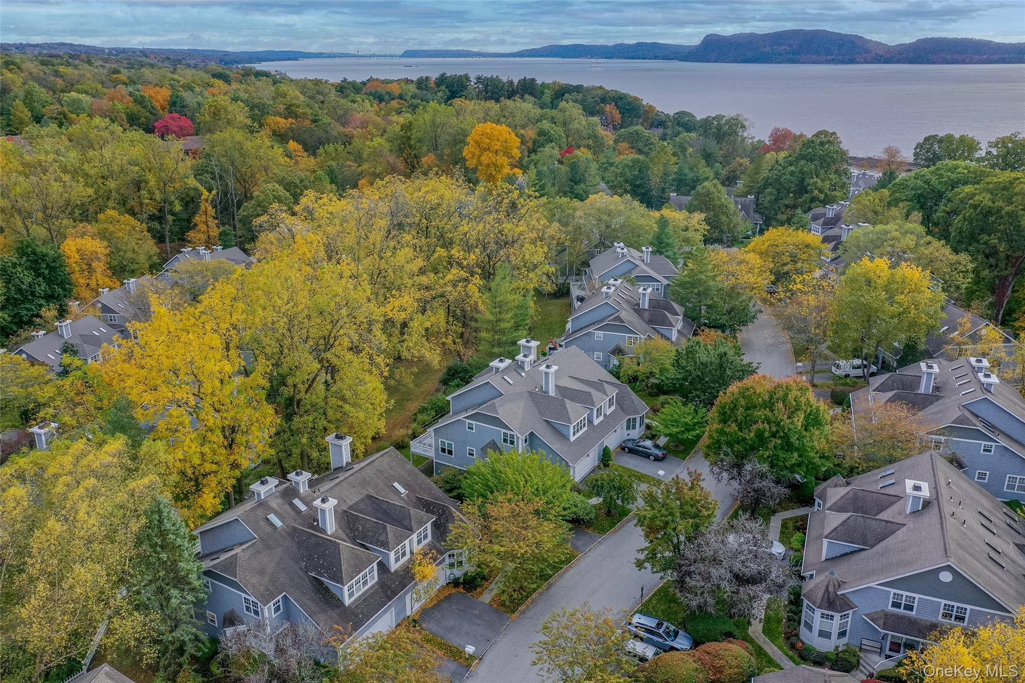 Make an easy lifestyle transition to resort style living in this beautifully updated 3 bedroom, 3 bath townhome in Mystic Pointe, northern Ossining s sought after, gated luxury waterfront condominium ...