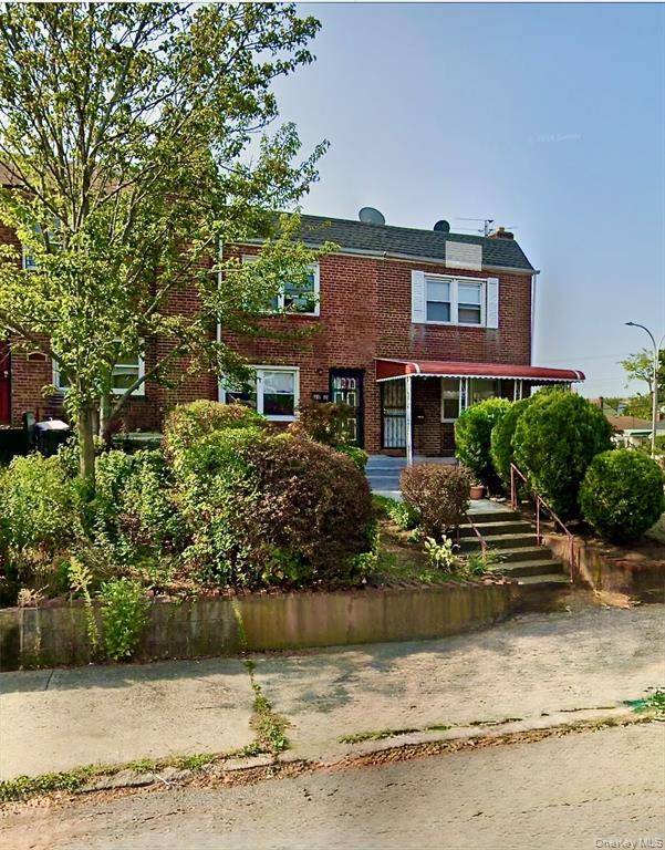 Hidden Gem in Cambria Heights 2 Bed, 1 Bath with Walkout Basement amp ; Parking Welcome to this brick townhome tucked away in a peaceful cul de sac community in ...