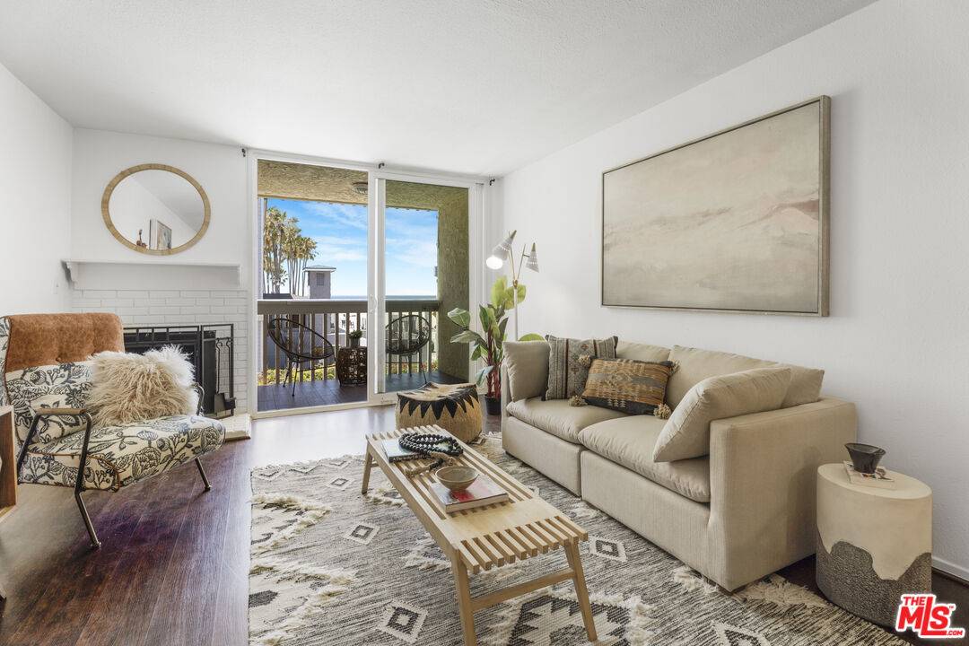 22   Navy St 1BR Marina Del Rey La