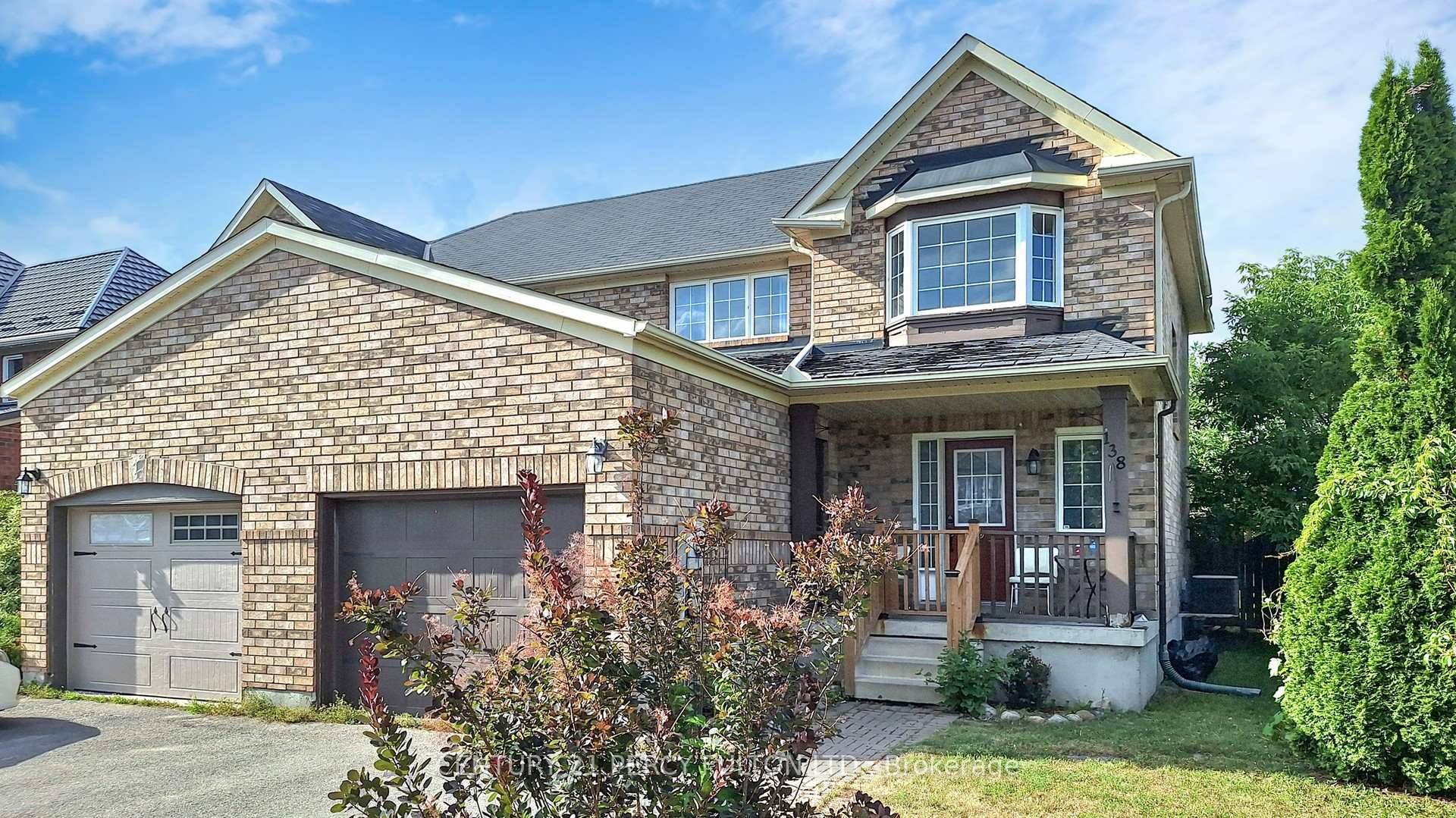 Beautiful Semi Detached Home In A Great Location Of Barrie !