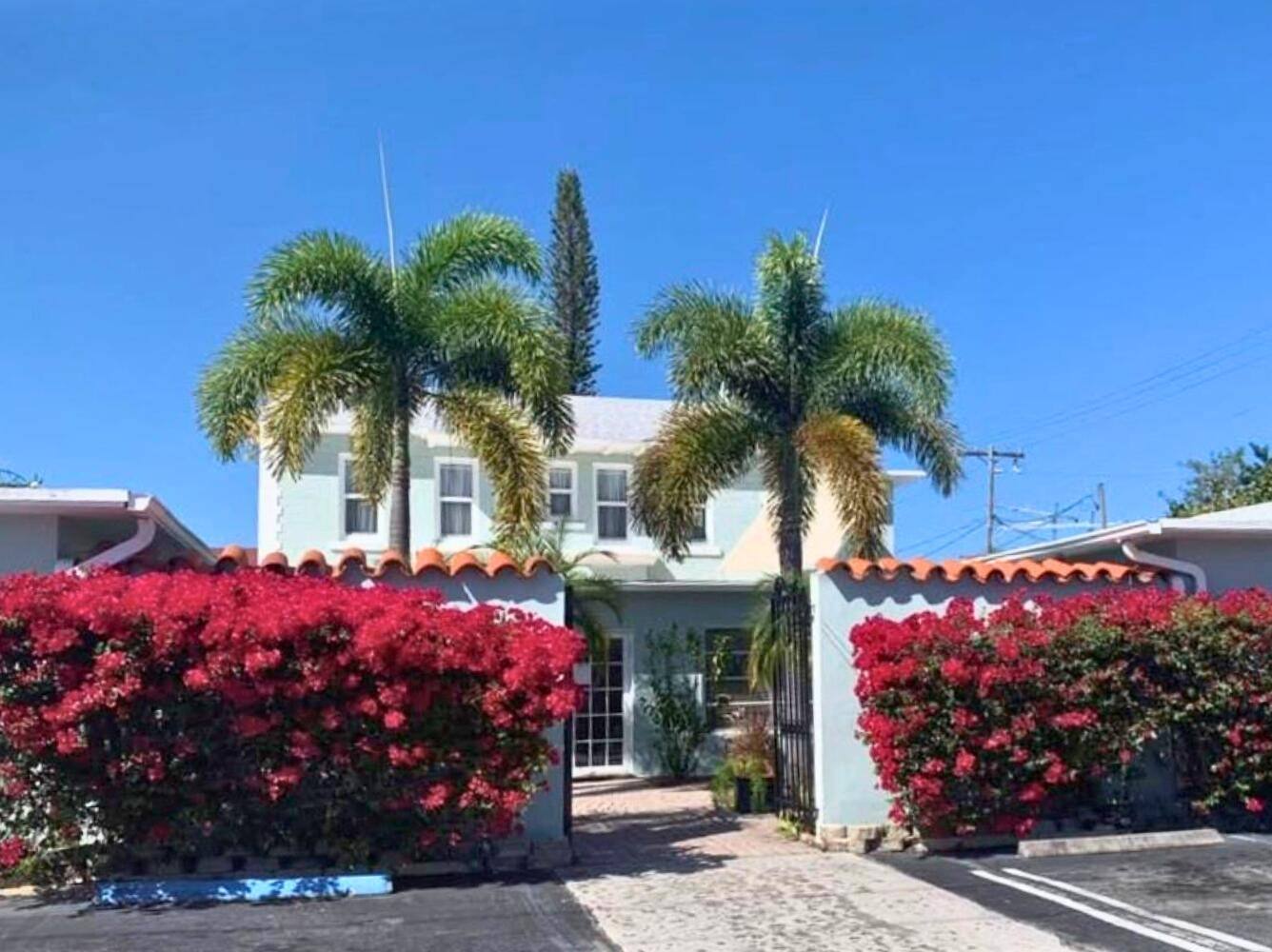 Phenomenal opportunity to open your Retail or Office business in a highly convenient location directly on popular US Highway 1 Broadway, just steps to the heart of Downtown West Palm ...