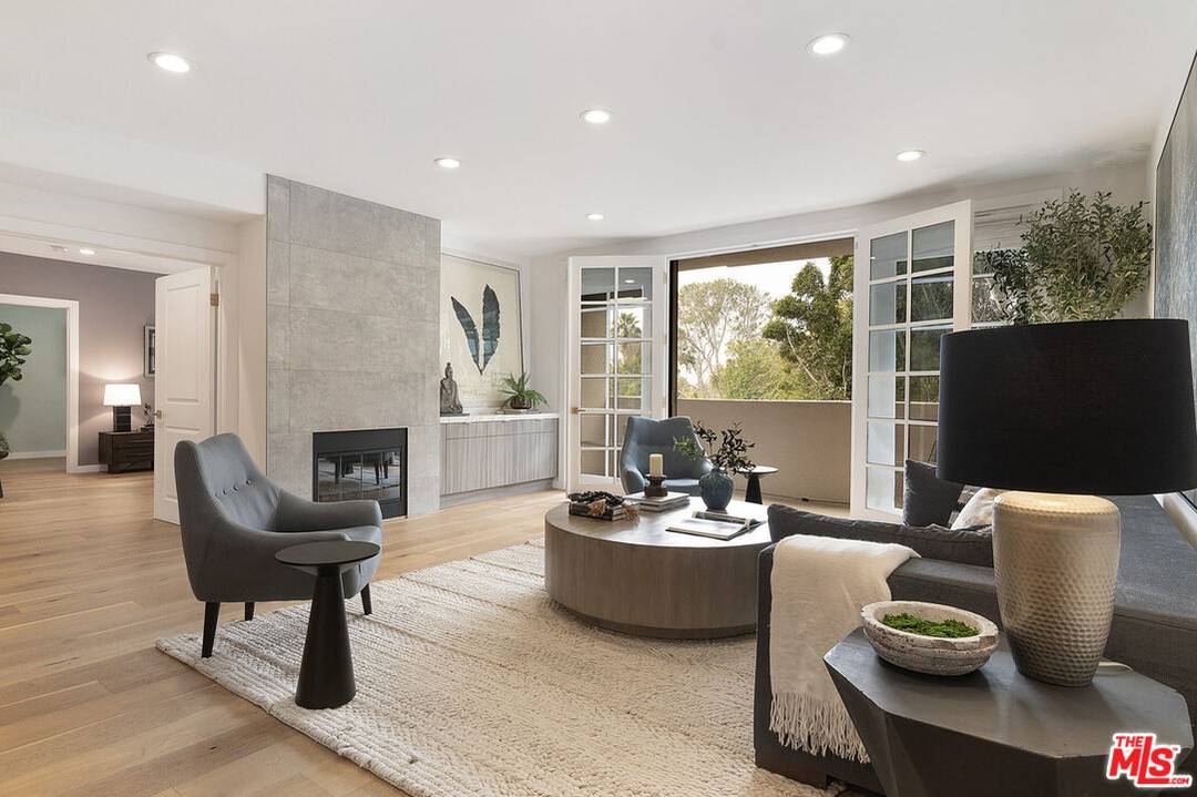 575  S Barrington Ave 2BR Brentwood La