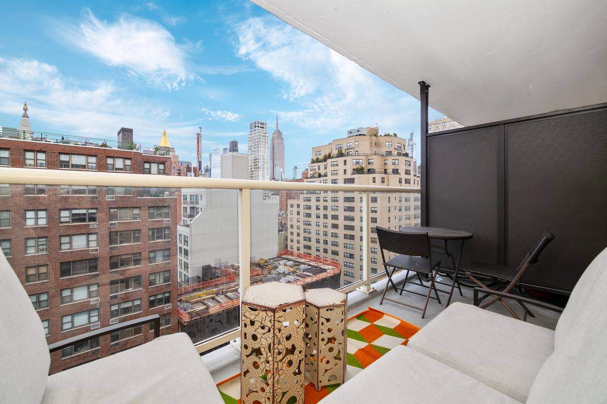 Welcome to this unique, one of a kind alcove studio with gorgeous private balcony and iconic city views !