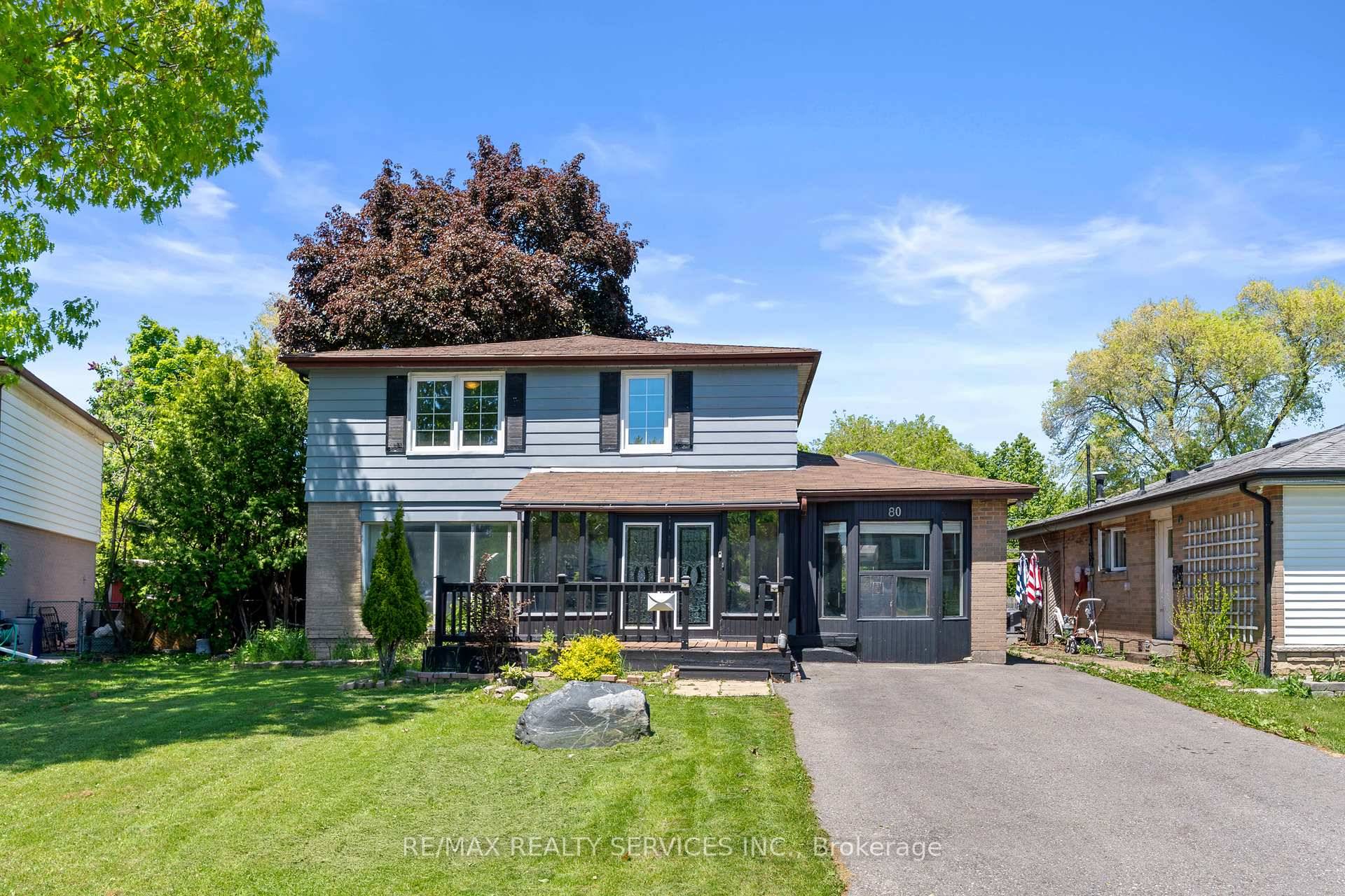 Welcome to this exceptional 4 bedroom, 4 bathroom 2 storey home, perfectly situated on a stunning ravine lot in the highly sought after Avondale community !