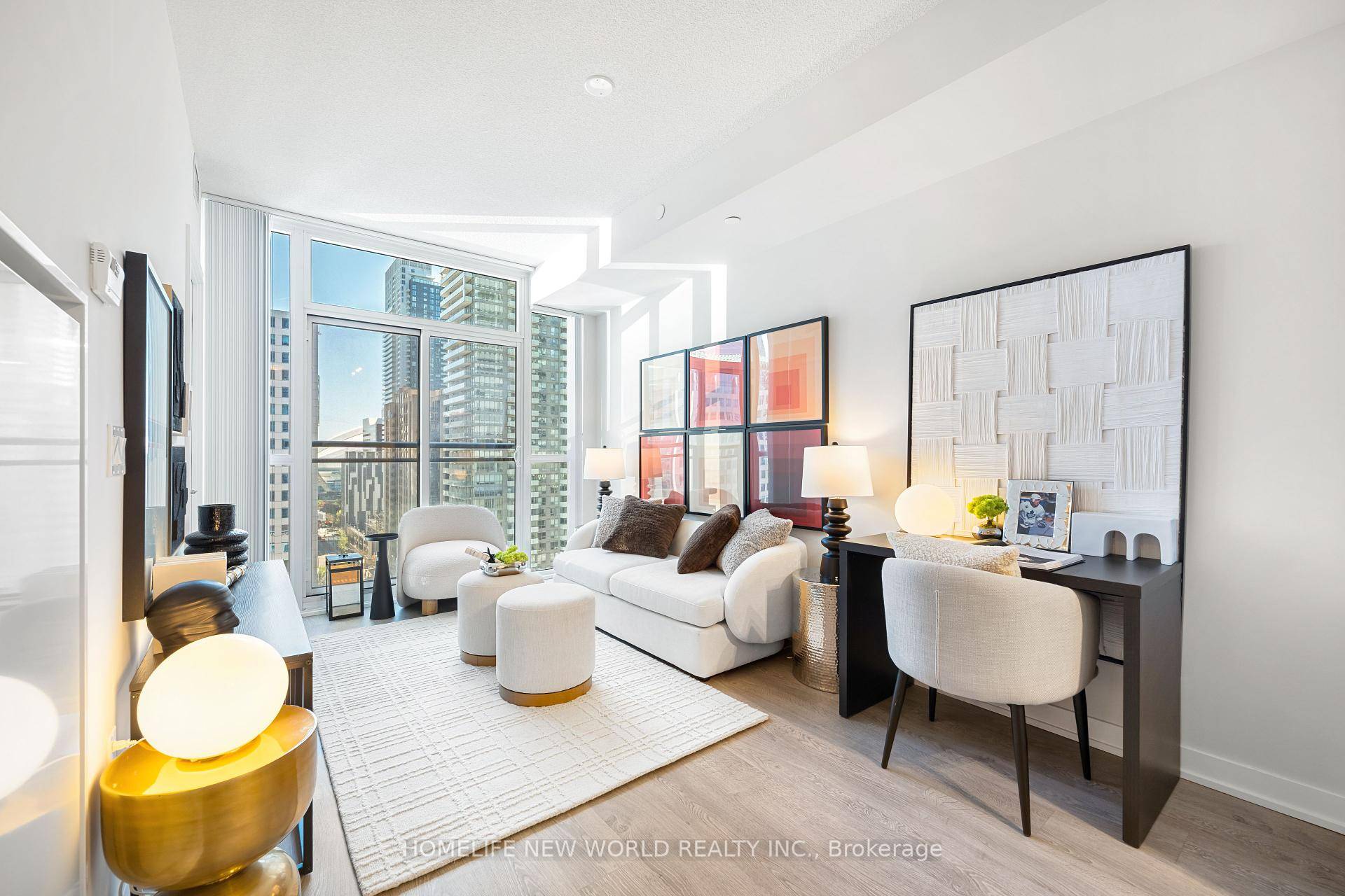 Client Remarks, Prime Location, Luxurious PJ Condo In Downtown Toronto !