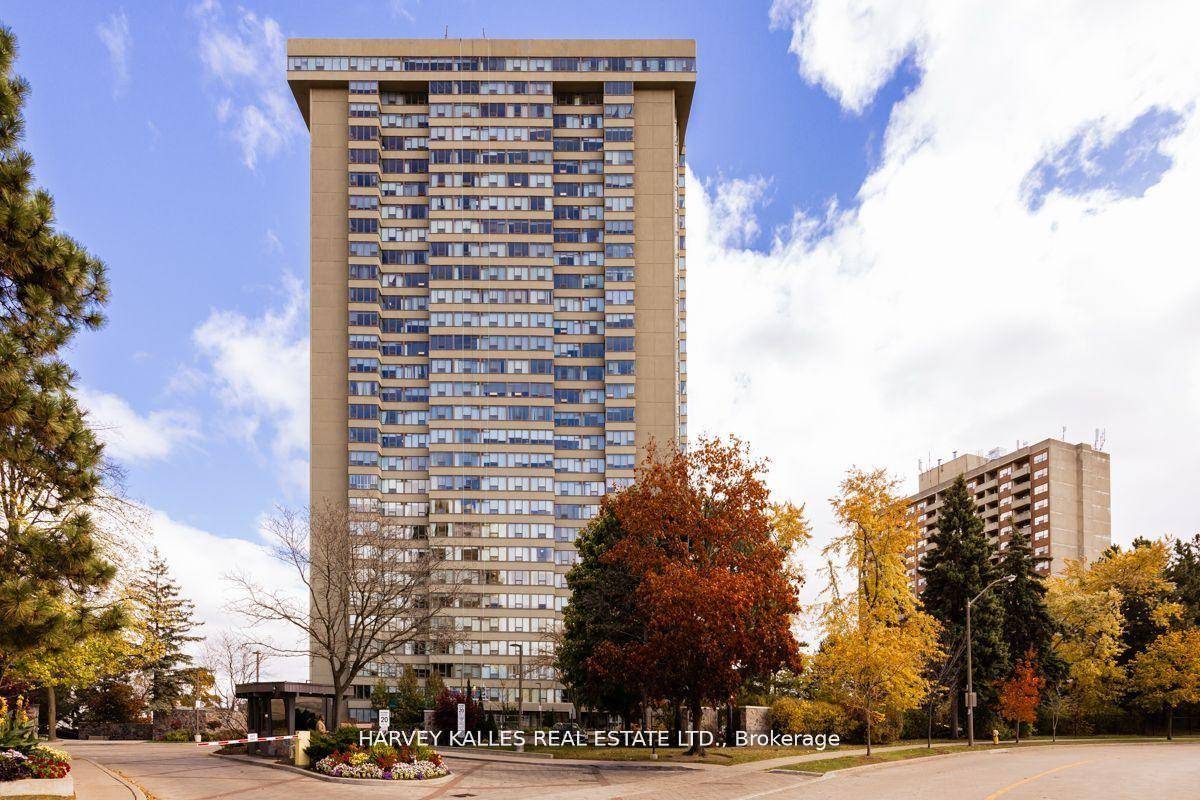 A Beautifully renovated, sun filled, 1815 square foot Sub Penthouse offering spectacular panoramic views South to the City Skyline and west to glorious sunsets.