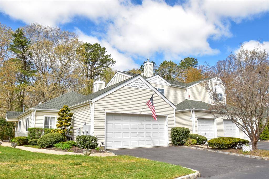 Elegant amp ; Low Maintenance Living in Silver Ponds Private Gated Community Nestled in the sought after Silver Ponds community, this home is a beautifully maintained inside unit which offers ...