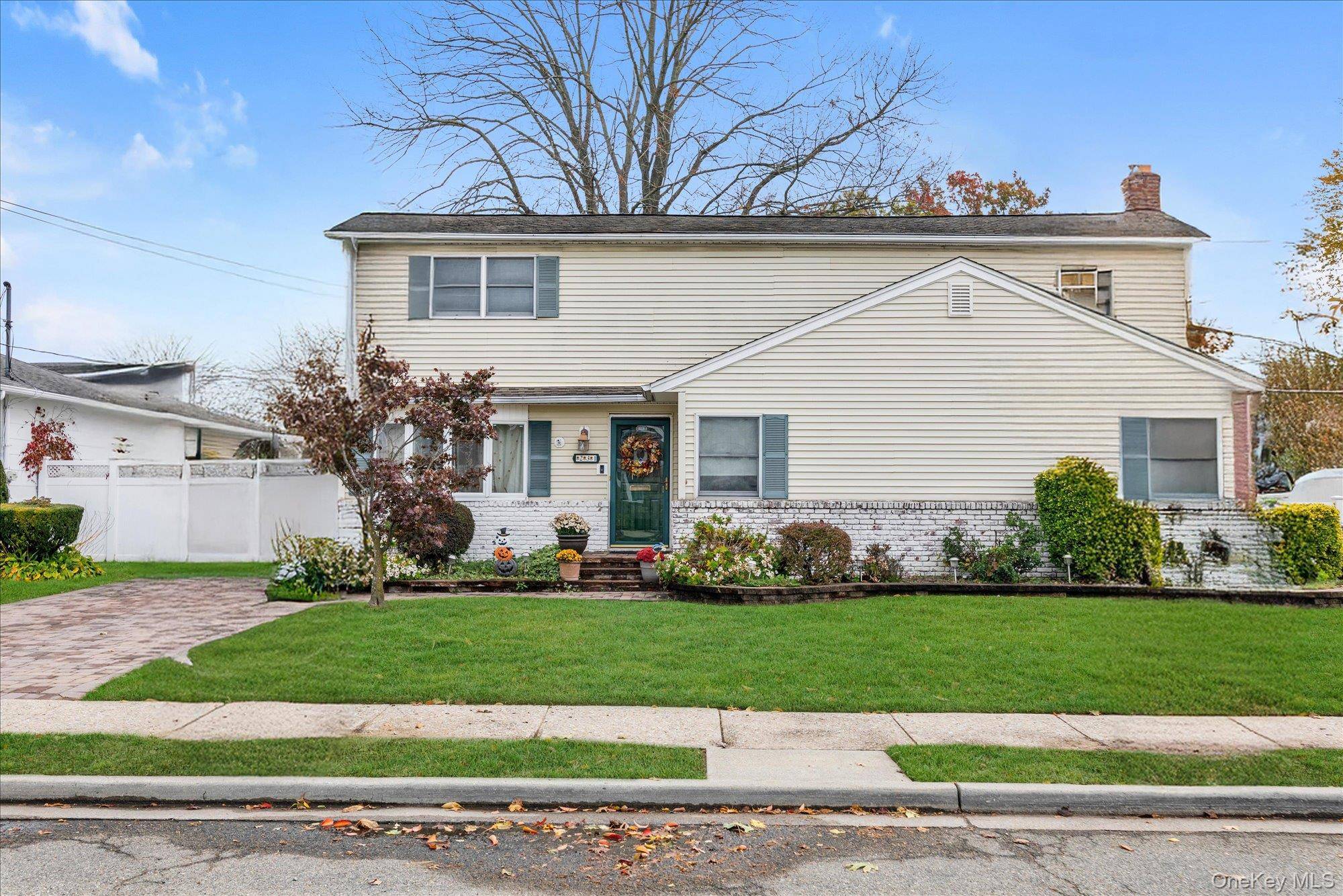 Welcome to this charming 4 bedroom, 2 bath Colonial located in the desirable Franklin Square School District.