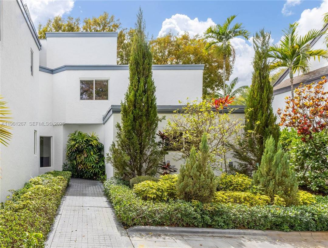 Nestled within the exclusive guard gated Chateaux Estates in North Miami Beach, this beautifully updated nearly 5, 000 sq.