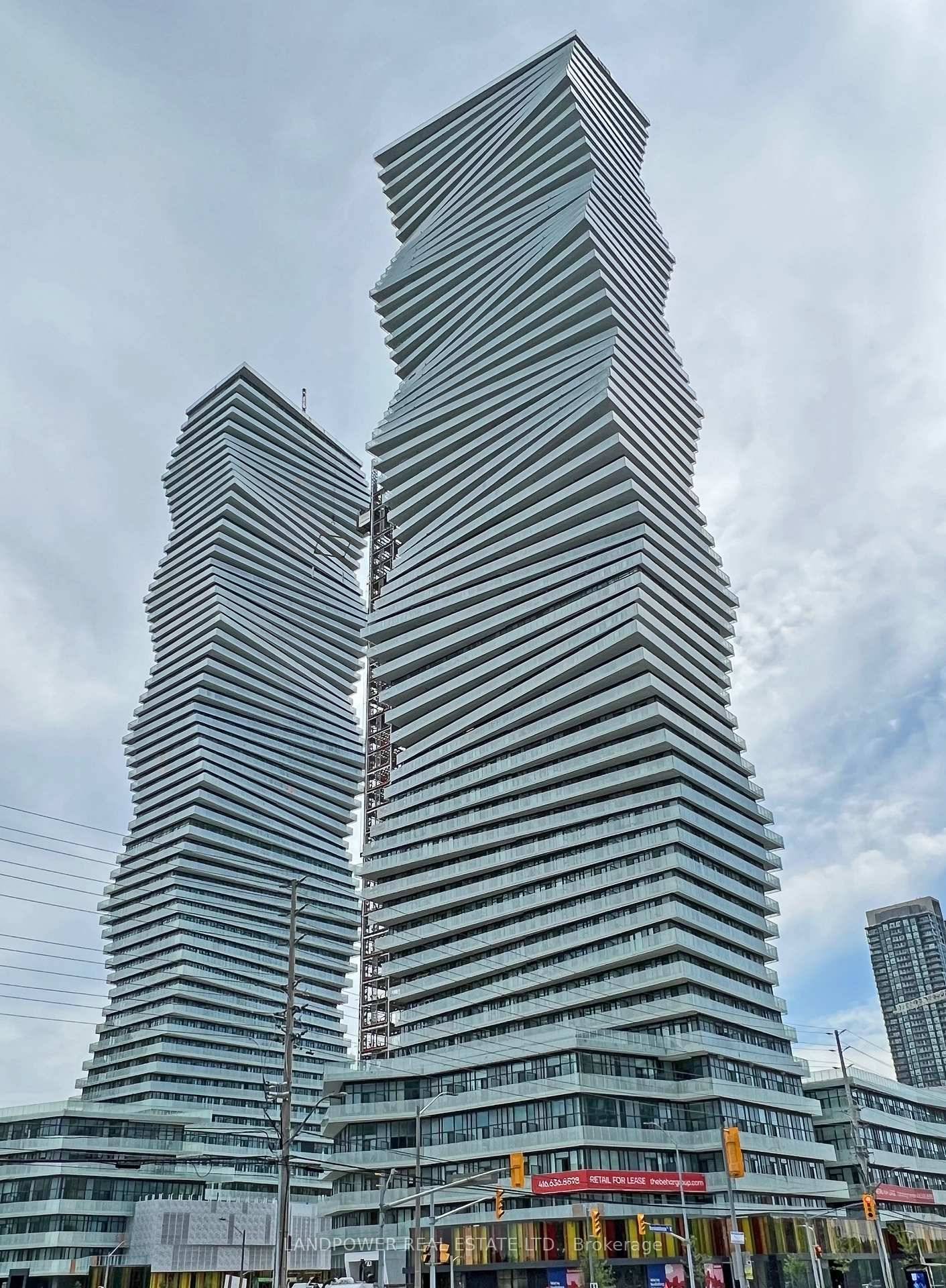 Beautiful One bedroom Den apartment unit located in the Mississauga MCity condo building.