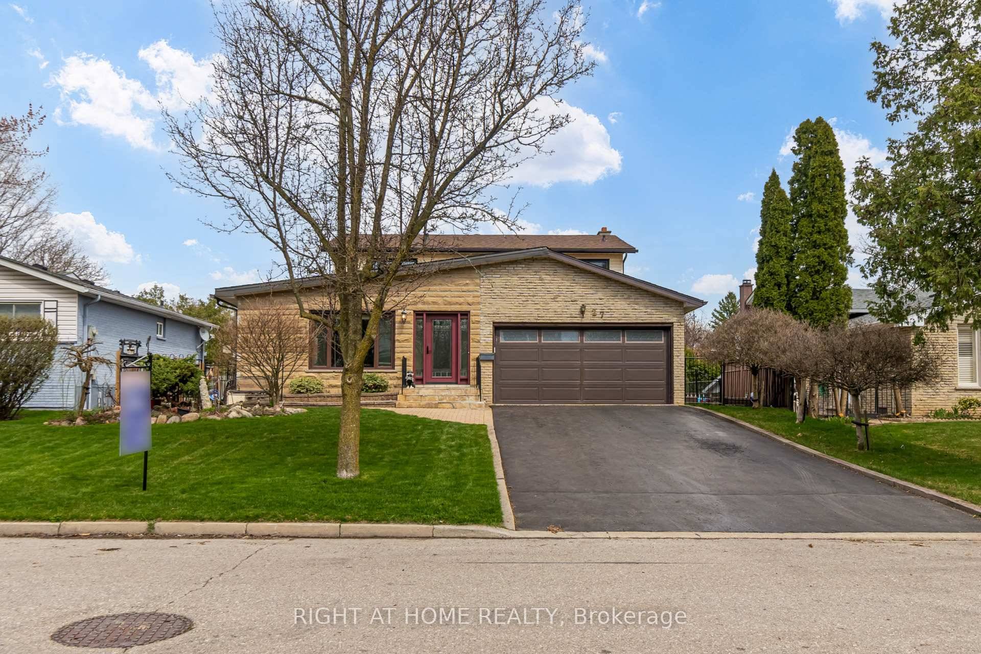 Welcome to this charming 4 bedroom family home, ideally situated on a quiet street in one of Markham's most sought after neighbourhoods.