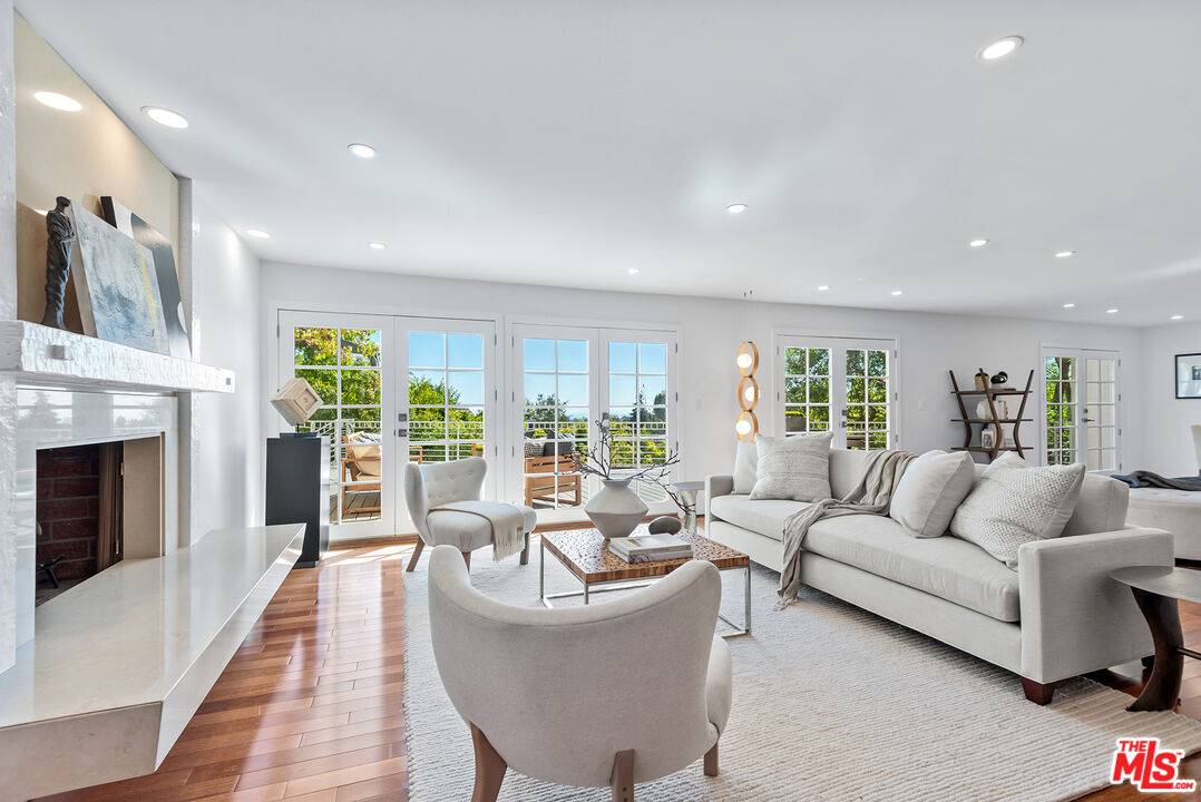 615 N Saltair Ave 4.0 Brentwood LA