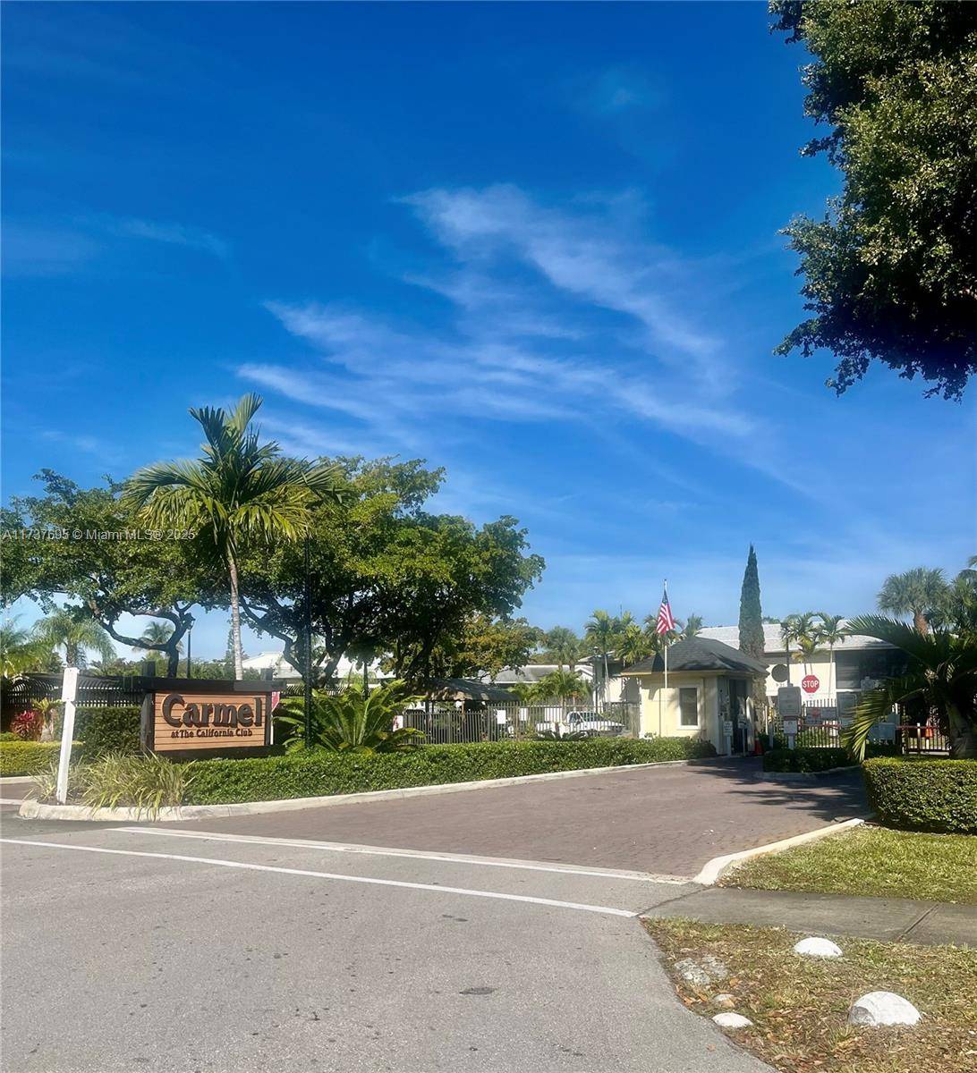 Great location, 7 mins from Aventura Mall, next to supermarket Win Dixie, banks, easy access to main hway I95, very good school district, community gate, security, large area, pool, garden, ...