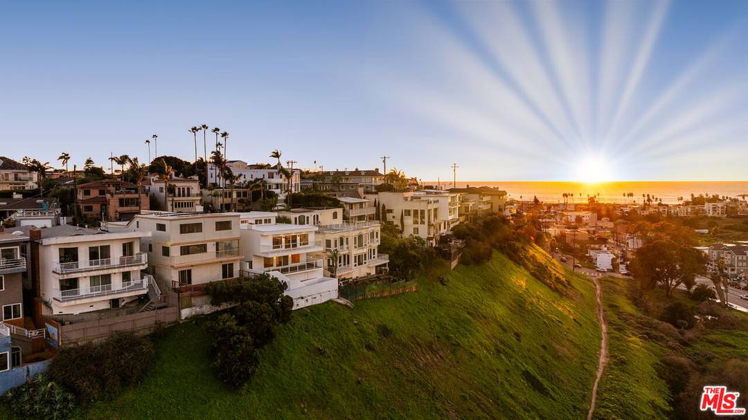 8124  NW Billowvista Dr 4BR Playa Del Rey La