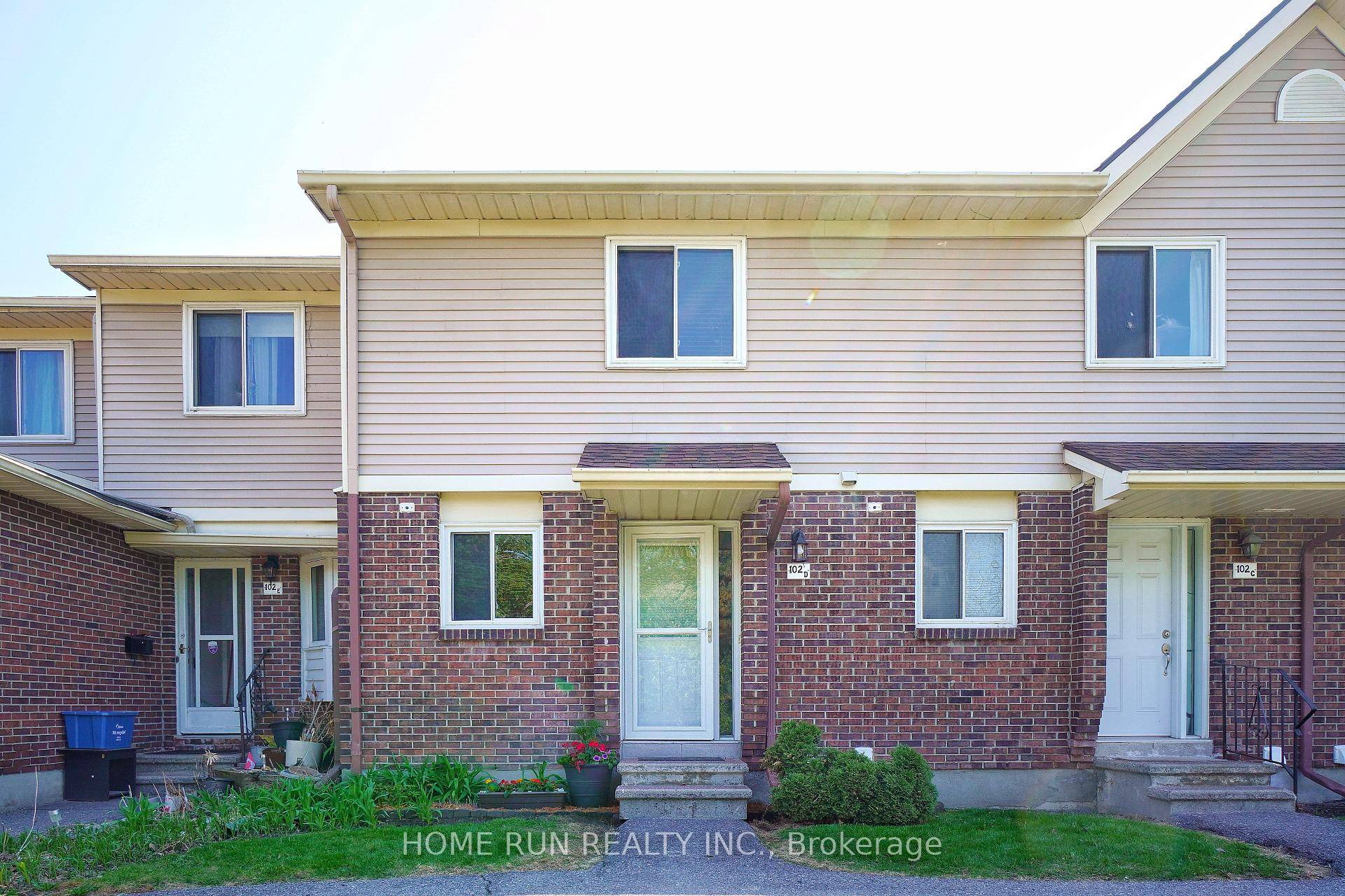 Charming Townhome in Leslie Park.
