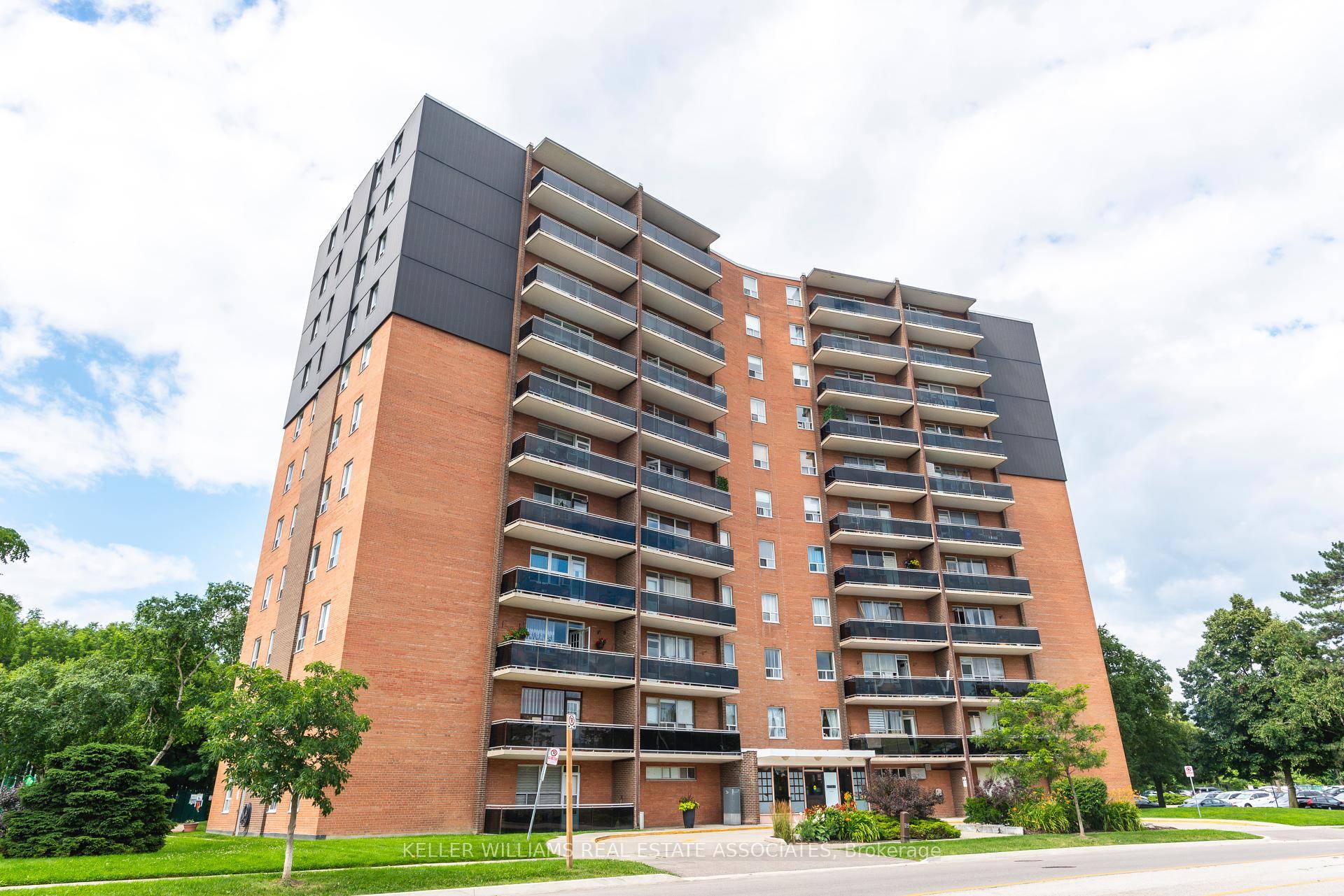 Client RemarksStep into this expansive 2 bedroom condo nestled in the heart of Applewood.