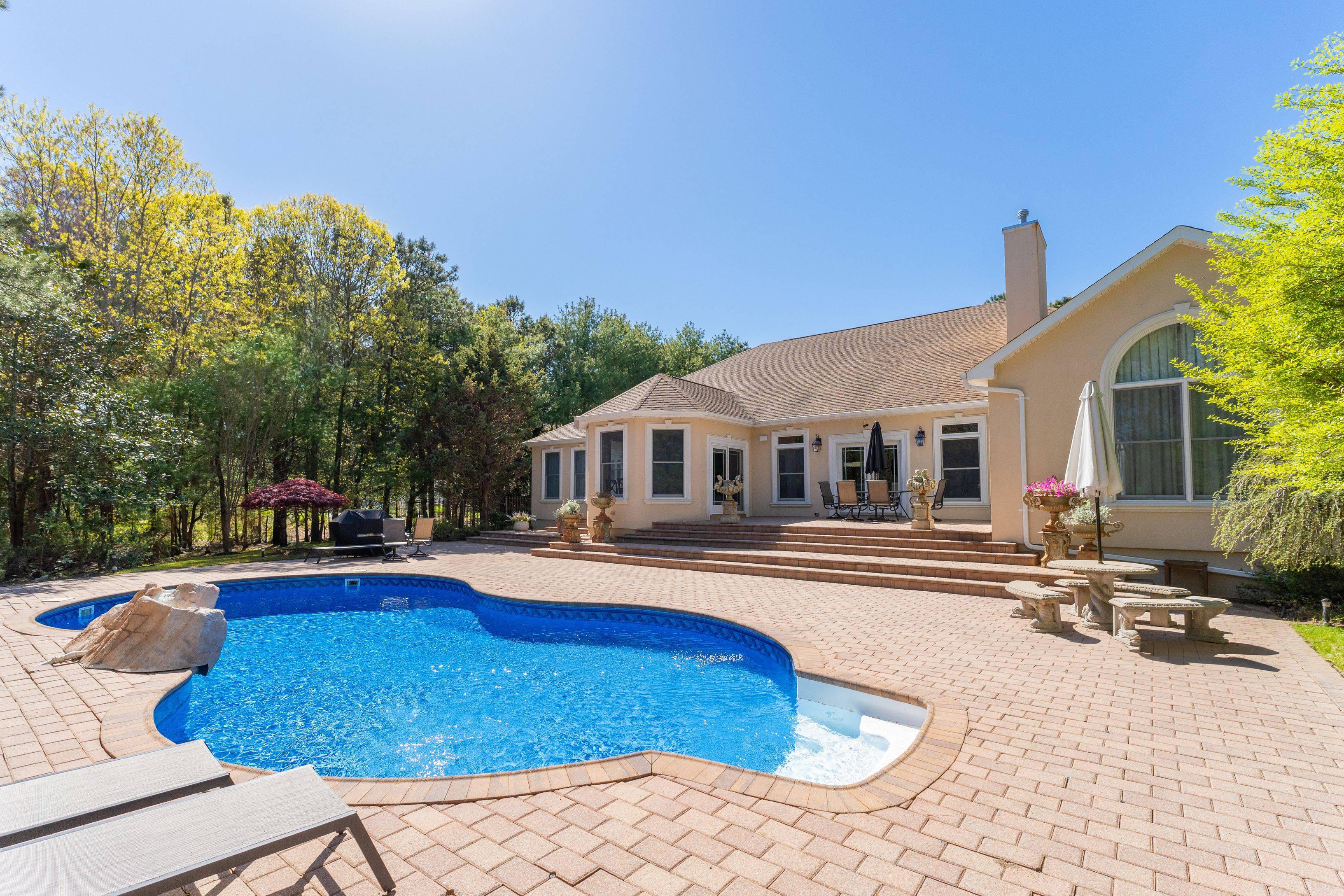 Stunning Southampton Pines with Heated Pool 