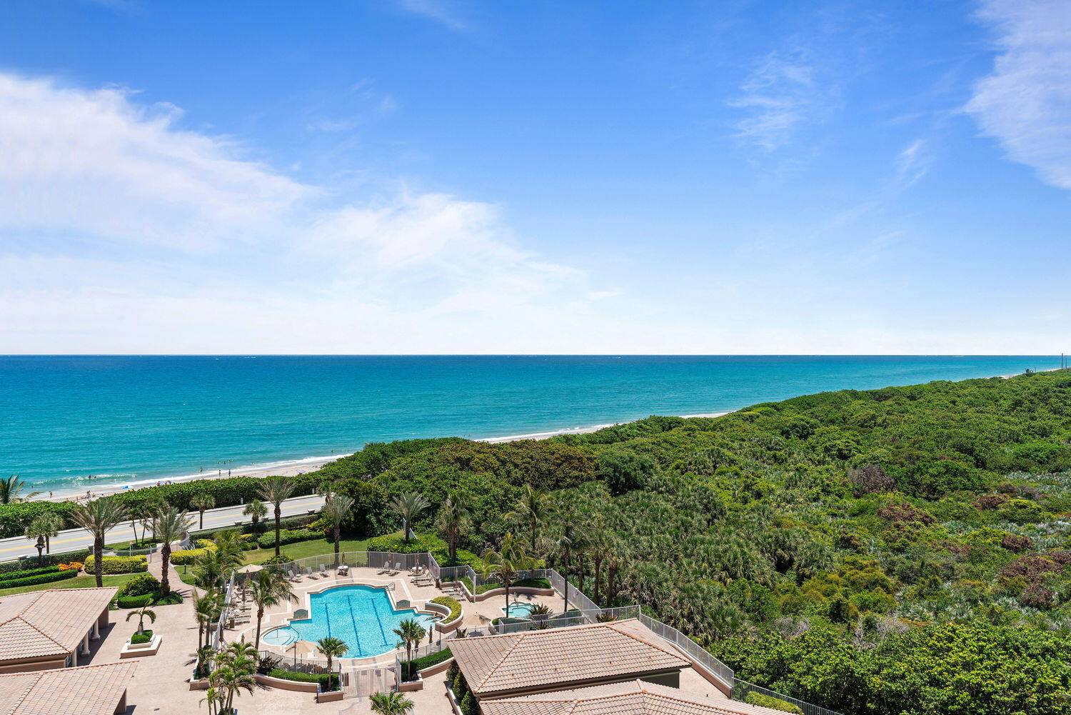SPACIOUS PENTHOUSE WITH OCEAN VIEWS EAST AND ALSO EXPANSIVE SOUTHERN VIEWS FOR MILES IN CENTER CASPIAN MODEL AT OCEAN ROYALE.