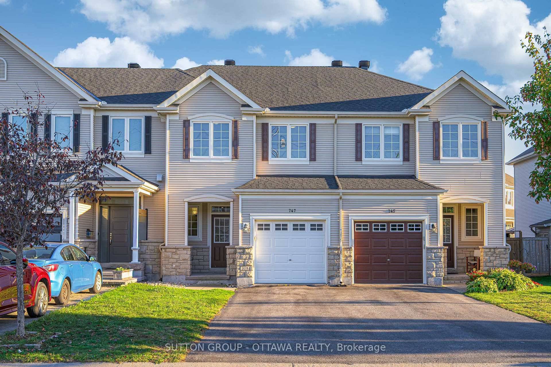 This WELL MAINTAINED 3 BEDROOM, 3 BATHROOM Monarch townhome in Kanata Trailwest offers a SUNNY SOUTH FACING YARD and EXCEPTIONAL CONVENIENCE.