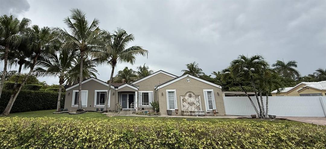 Beautiful 4 Bedrooms 2 1 2 Bathrooms situated on an oversized 15, 000 sq ft lot featuring a spacious family room, private terrace, Cabana guest quarters with bathroom, large pool ...
