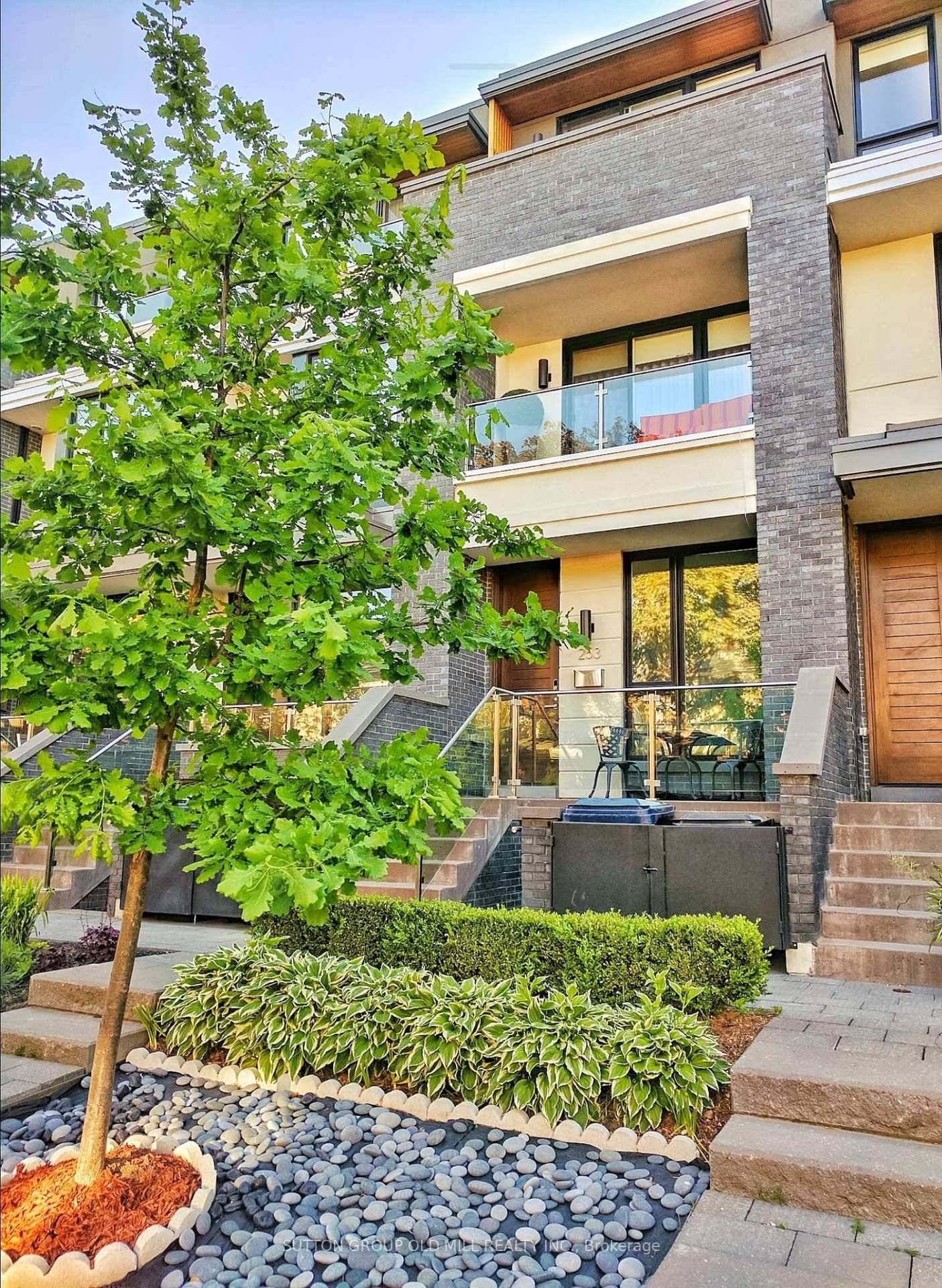 Welcome to 253 Roxton Rd !