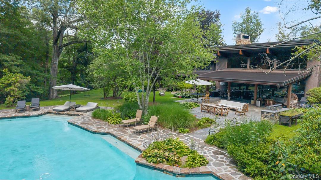 Welcome to 37 Sarles Street, Armonk A Private Sanctuary of Sophistication and Style Nestled in one of Armonk s most coveted locations, 37 Sarles Street offers a rare opportunity to ...