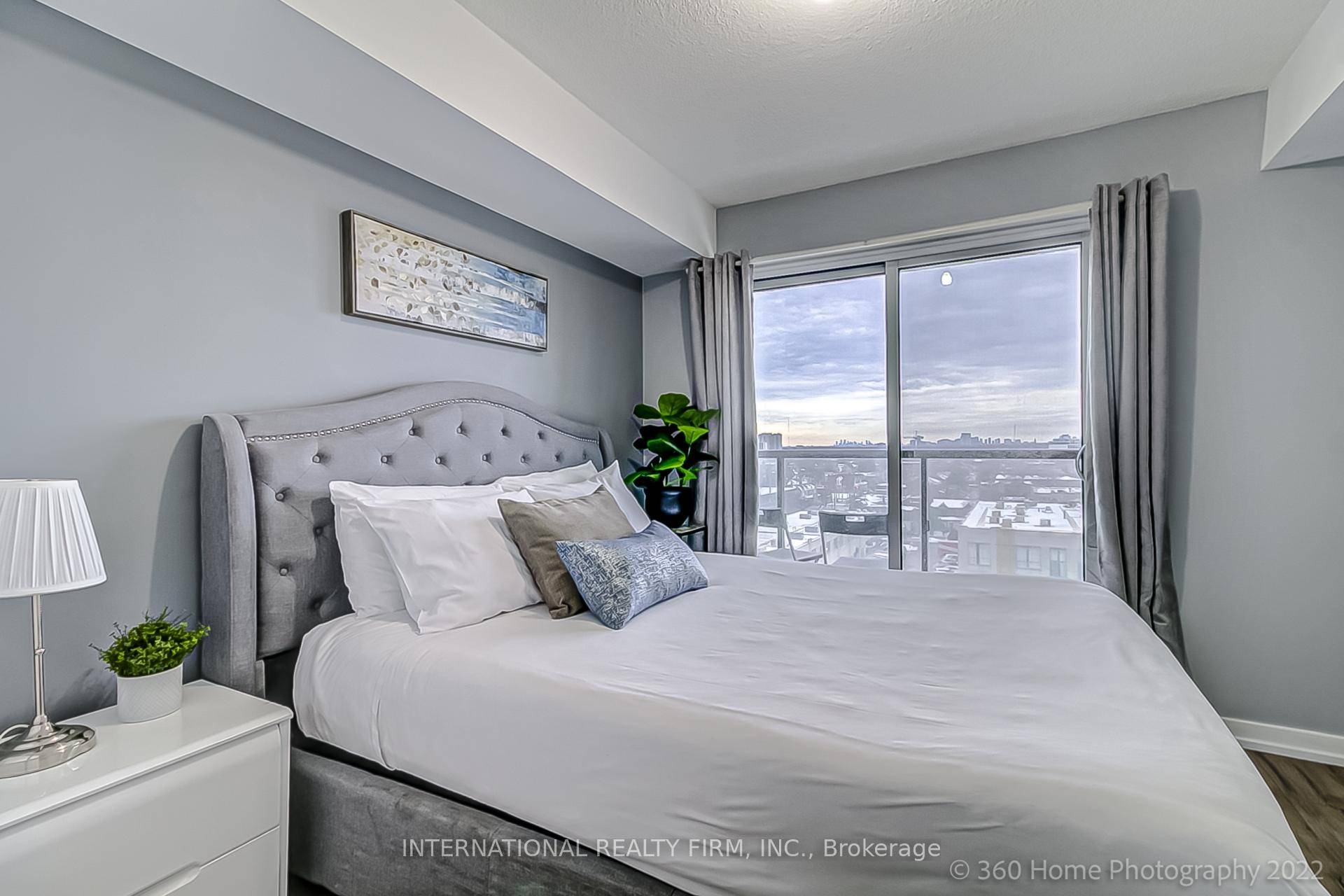 This beautifully furnished 1 bedroom suite offers a stylish and modern retreat with a private balcony, comfortably sleeping up to 4 guests with a queen size bed and sofa bed.