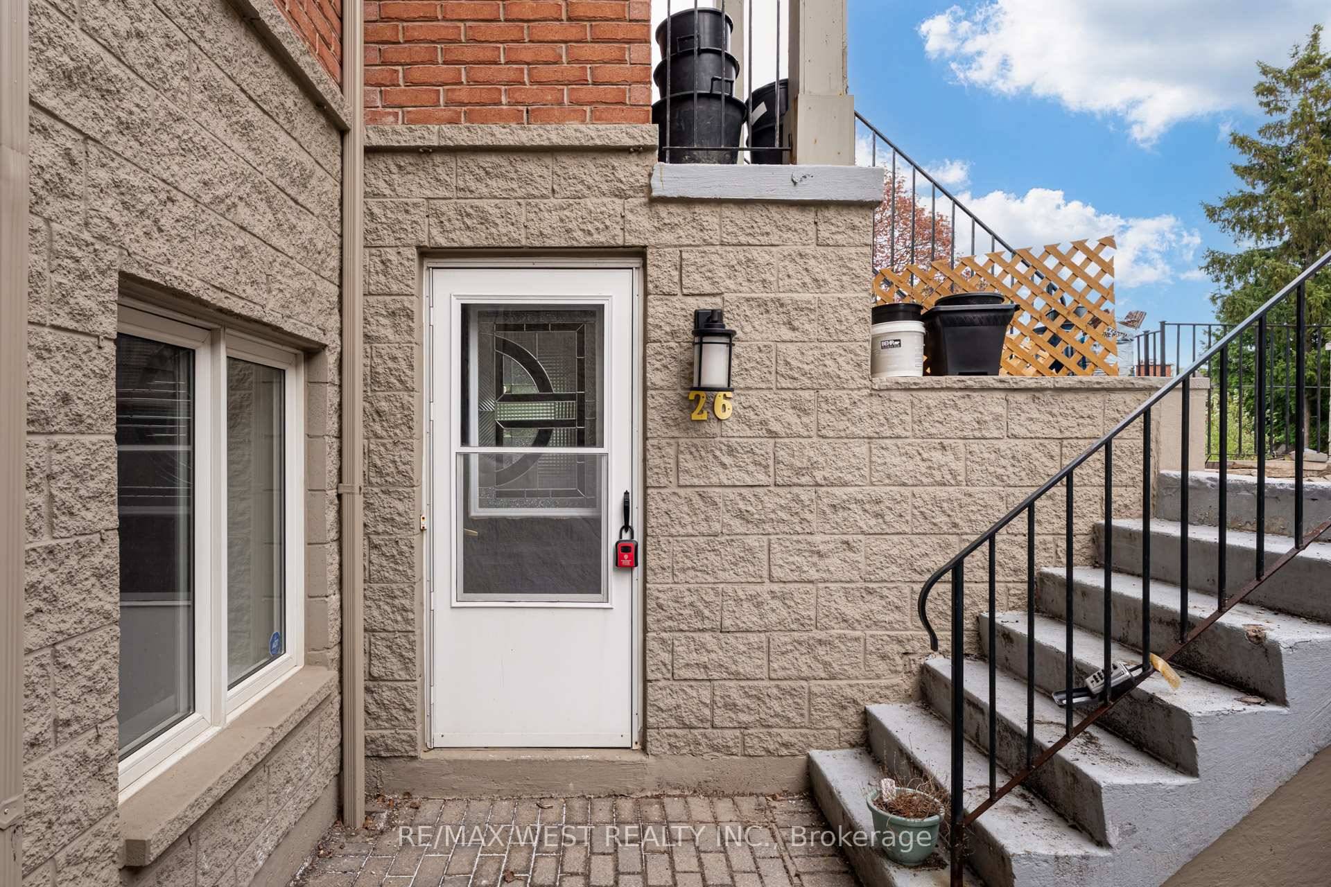 Spacious and bright 1 bedroom condo townhouse in Scarborough Kennedy amp ; Lawrence Features double entrance 1 from parking direct to kitchen carpet free home Modern and chic galley kitchen ...