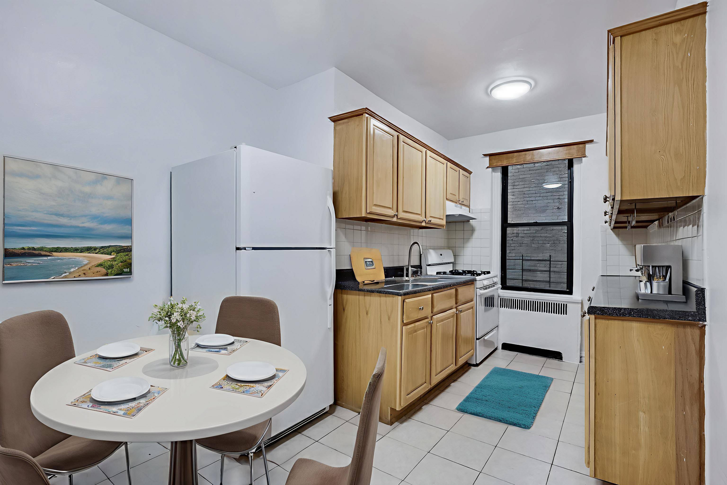 2 bedroom 1 bathroom Eat in Kitchen Welcome home to your amazing new HDFC co op apartment.