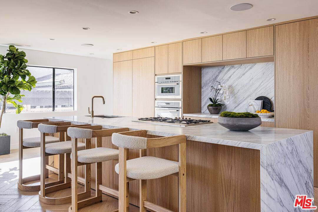 7866   Fareholm Dr 4BR Hollywood Hills East La