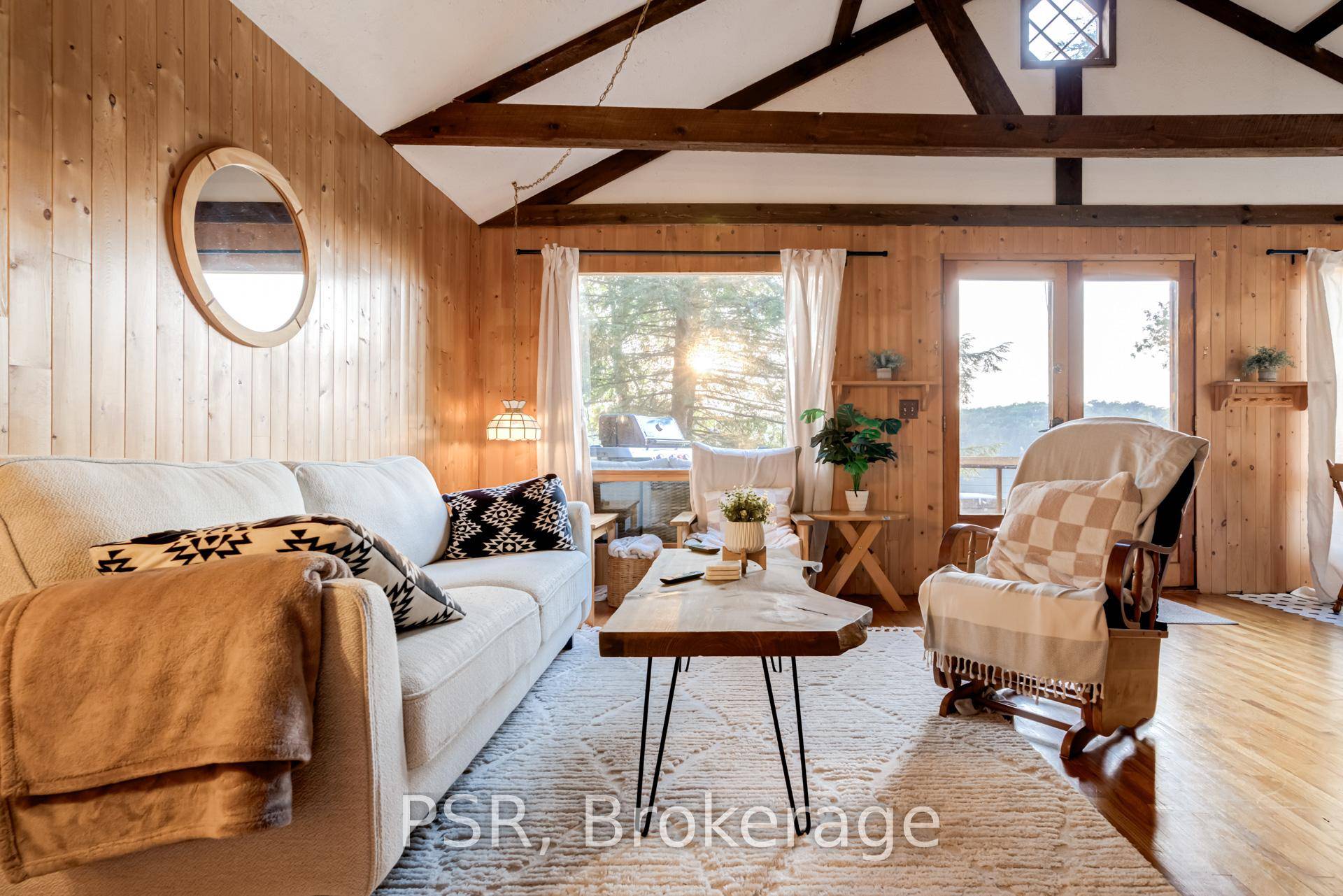 Charming 3 Bedroom Muskoka Cottage with Premium Western Exposure on Chub Lake Discover your perfect 3 season Muskoka retreat, just a short drive from Dorset and Baysville.