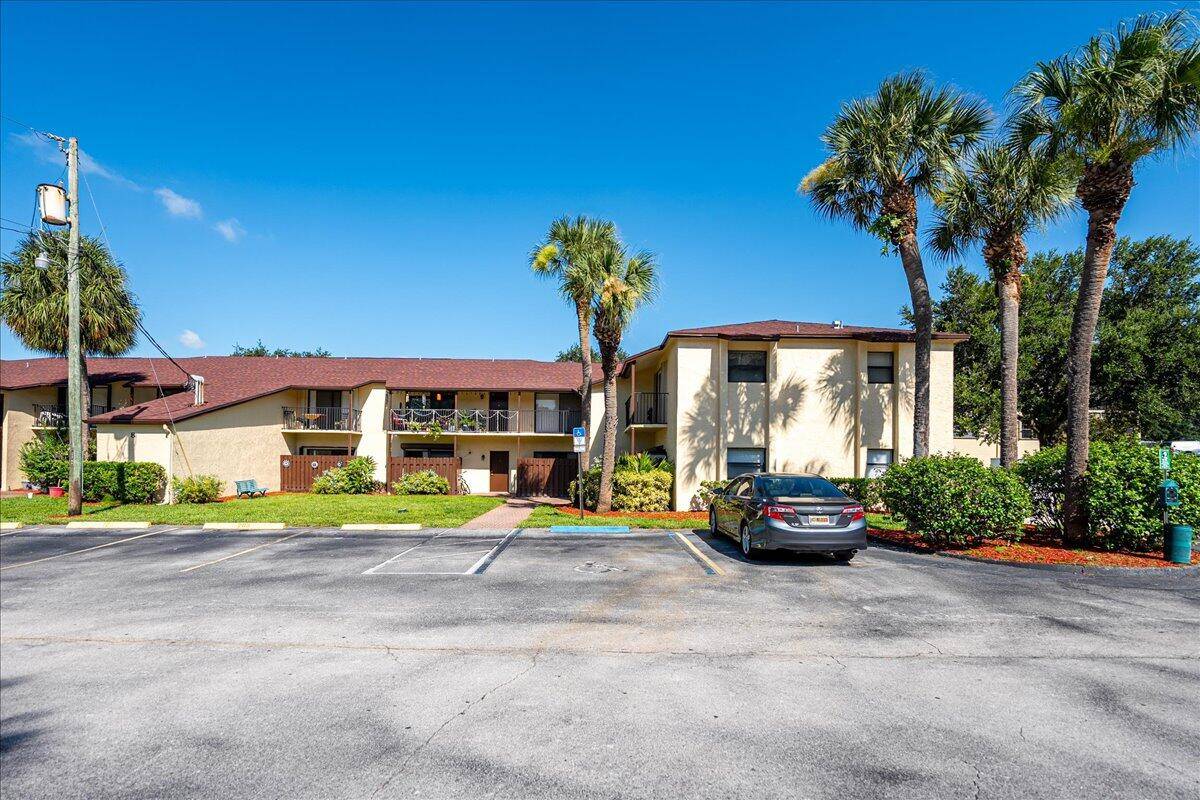 Renovated 2 bedroom, 1. 5 bathroom condo in the desirable gated community of Island House.