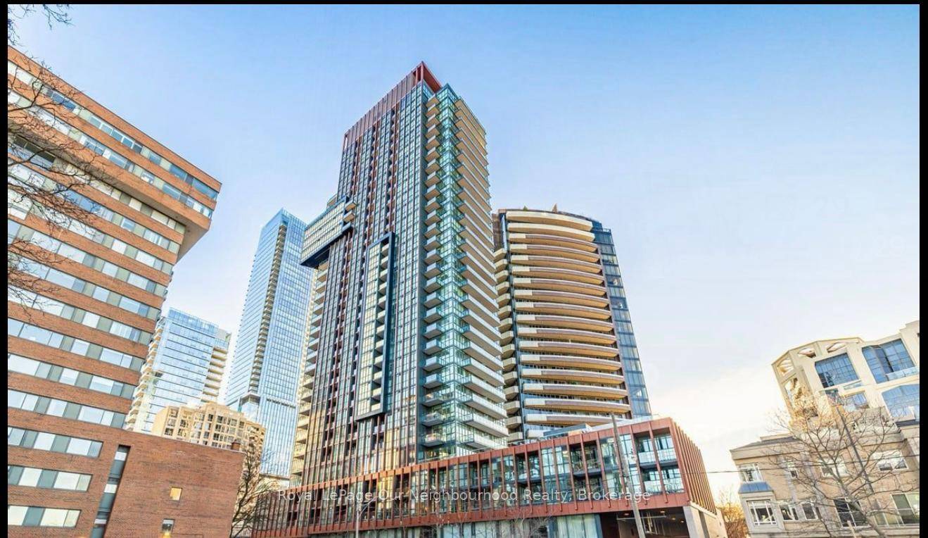 Incredible 2 Bedroom 2 Full Marble Bathroom Condo with 9ft Ceiling in the Heart of Yorkville !