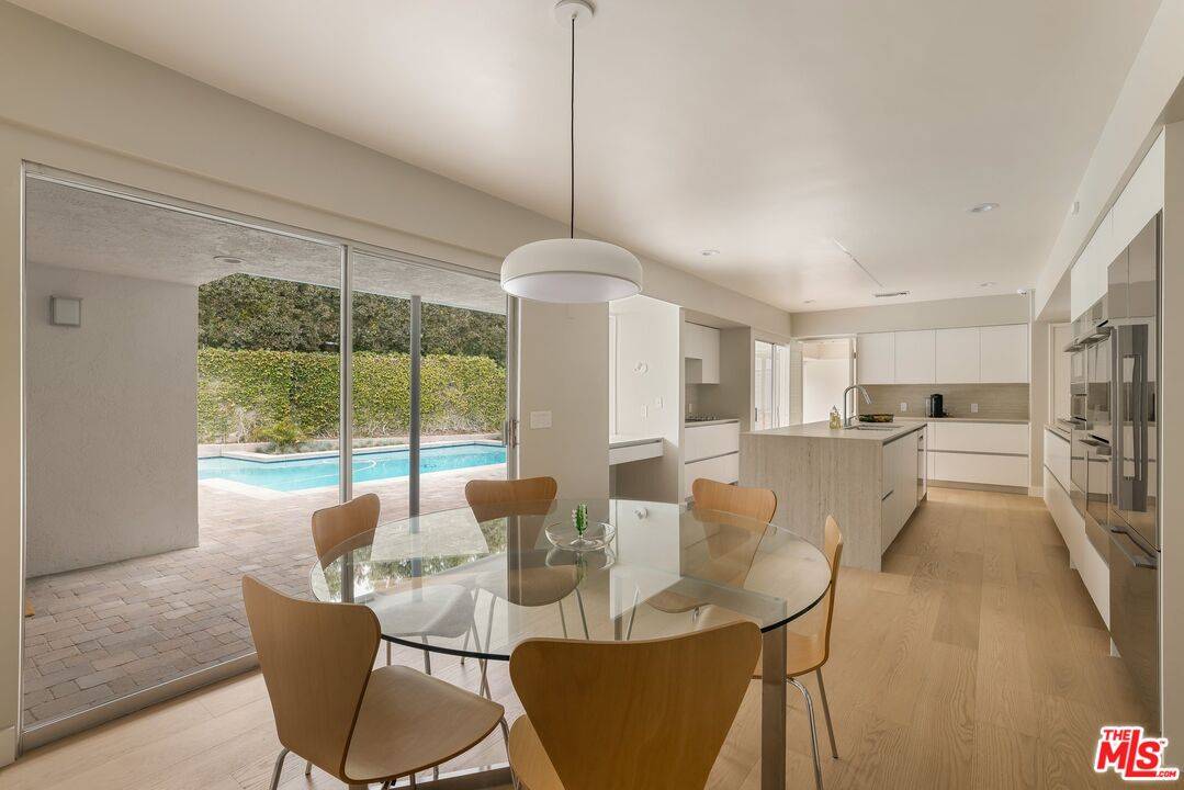 650  N Tigertail Rd 4BR Brentwood La