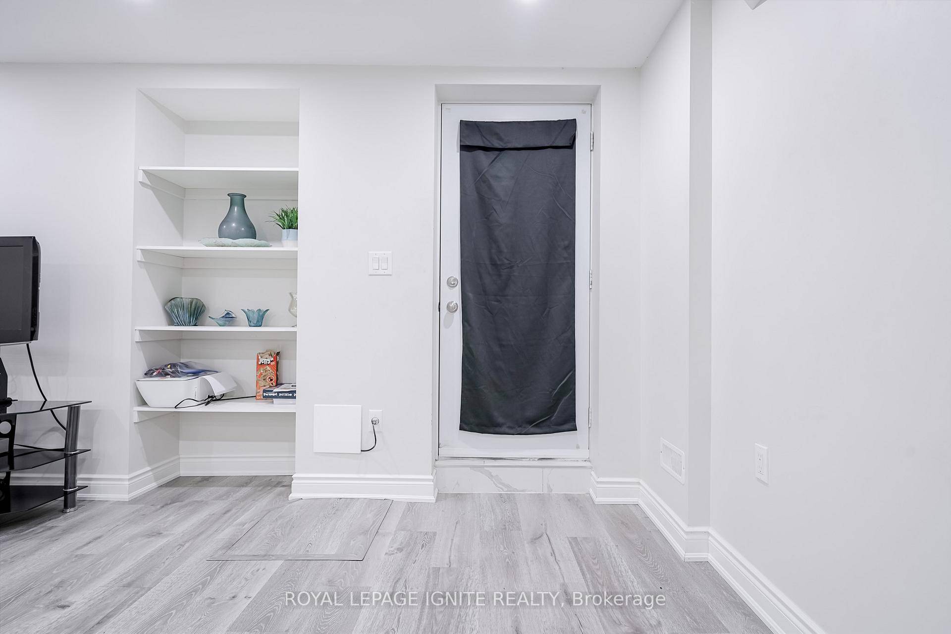 Beautiful and bright 2 bedroom, 1 bath legal basement apartment in sought after Milton location !