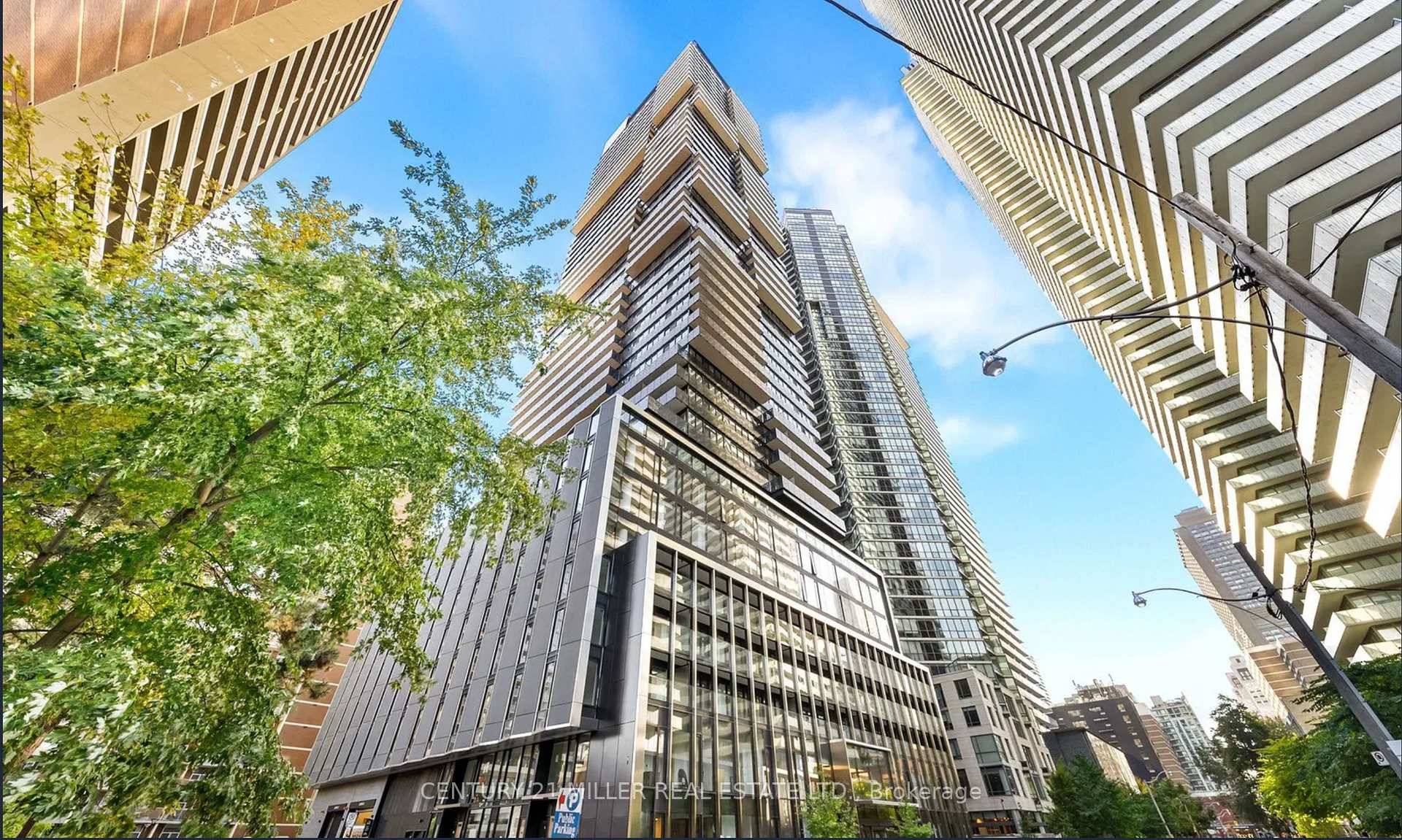 55C Bloor Yorkville Residences Standing tall in the heart of Bloor Yorkville, the citys most fashionable neighbourhood, its soaring presence makes a grand statement.