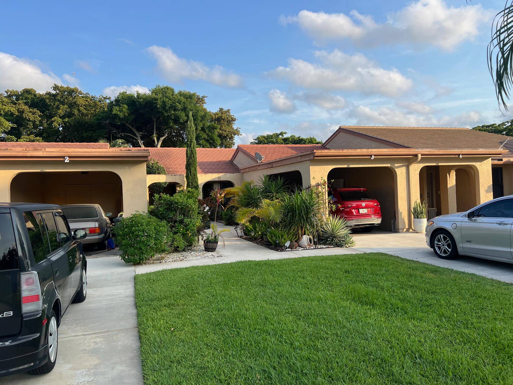 Great value ! Townhouse requires repairs and TLC.