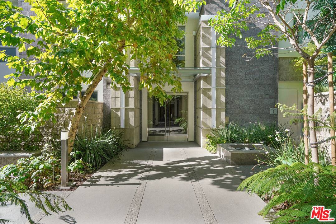450  N PALM DR Beverly Hills Flats LA