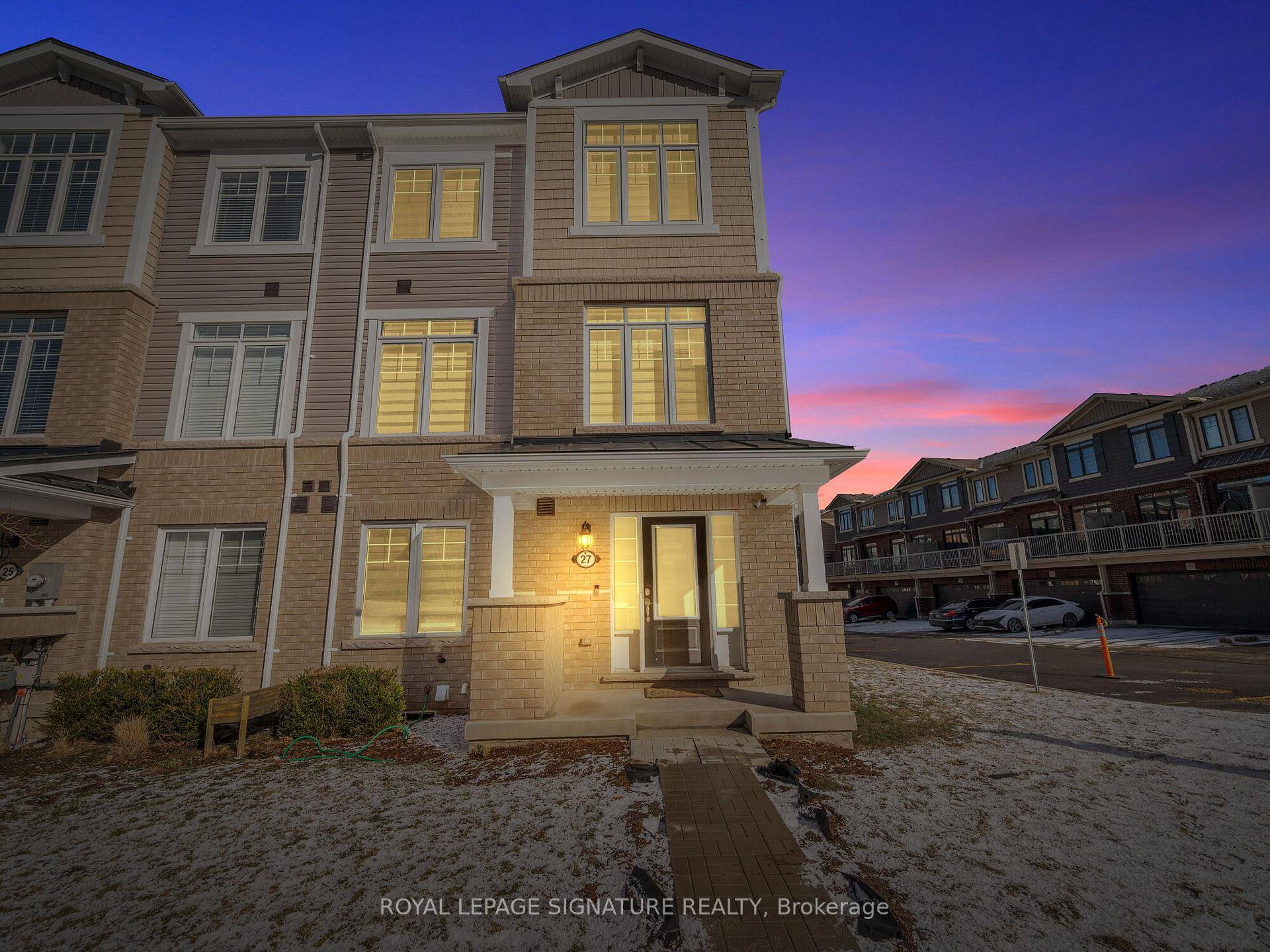 Nestled on Canoe Lane's largest lot, this stunning corner freehold townhouse, that feels like a semi, offers a spacious 1, 985 sq ft.