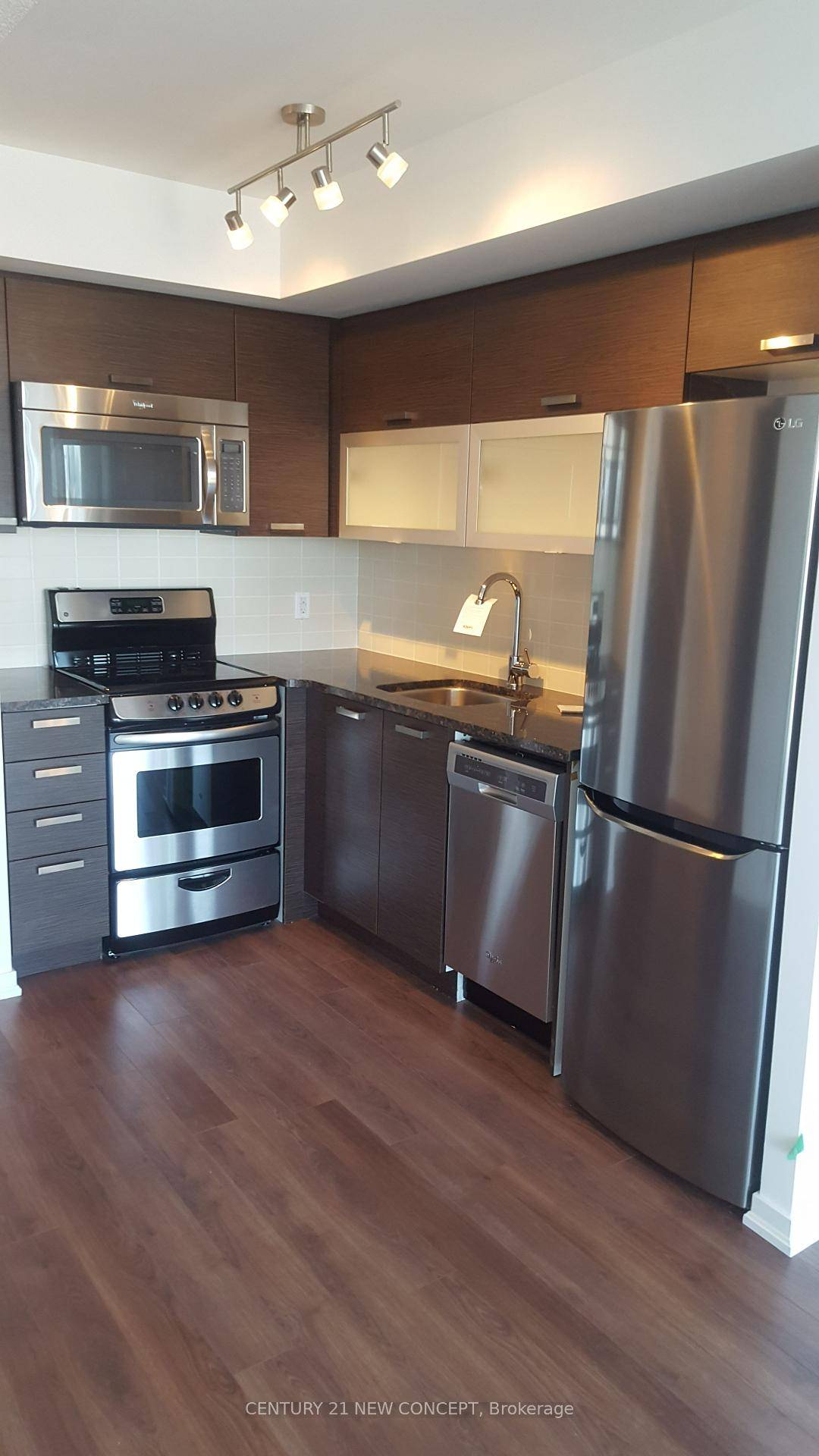 New Condo In The Heart Of Queen West !