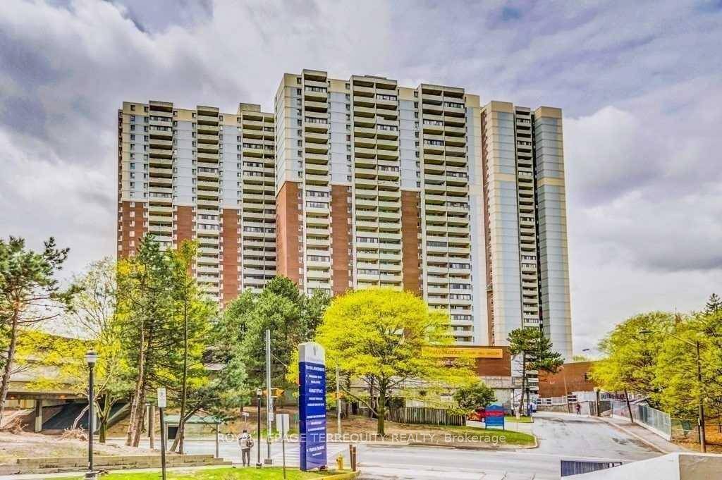 Renovated Large, Bright 2 Bedroom Condo In A Very High Demand Location.