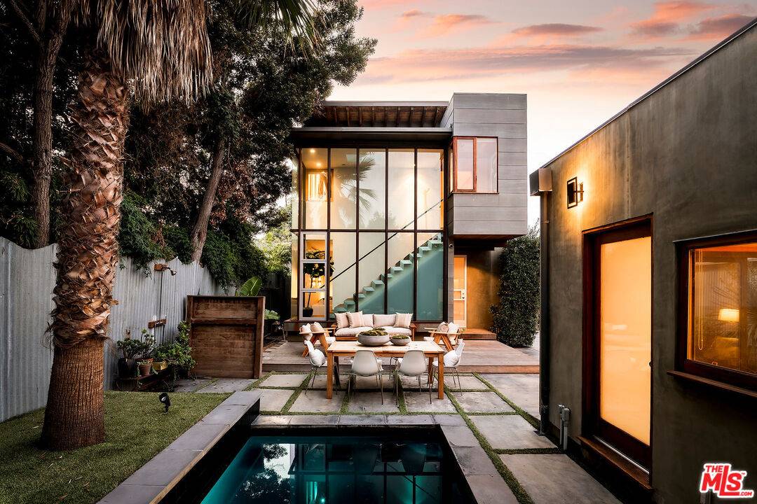 1104  NOWITA PL 3BR Marina Del Rey La