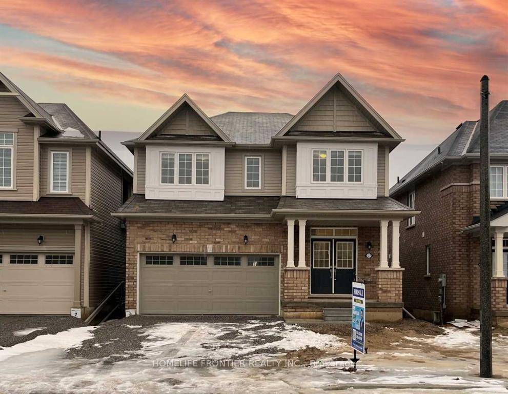 Immaculate Bright amp ; Open Concept New Home In A Coveted Neighbourhood.