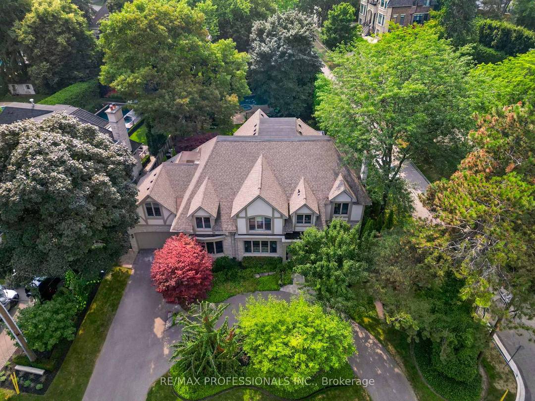 Prestigious Edgehill Road Residence !