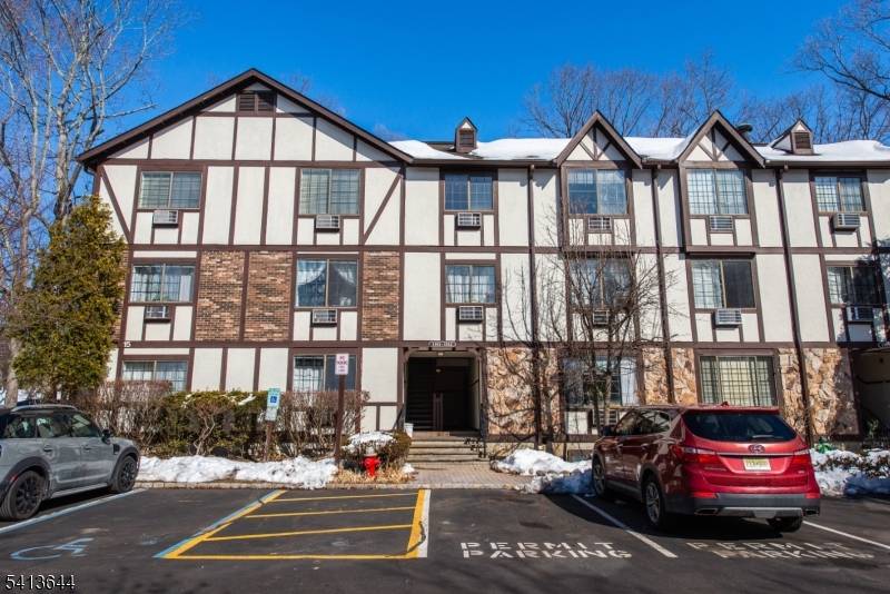 Rare three bedroom, one bath condominium located in Mahwah.