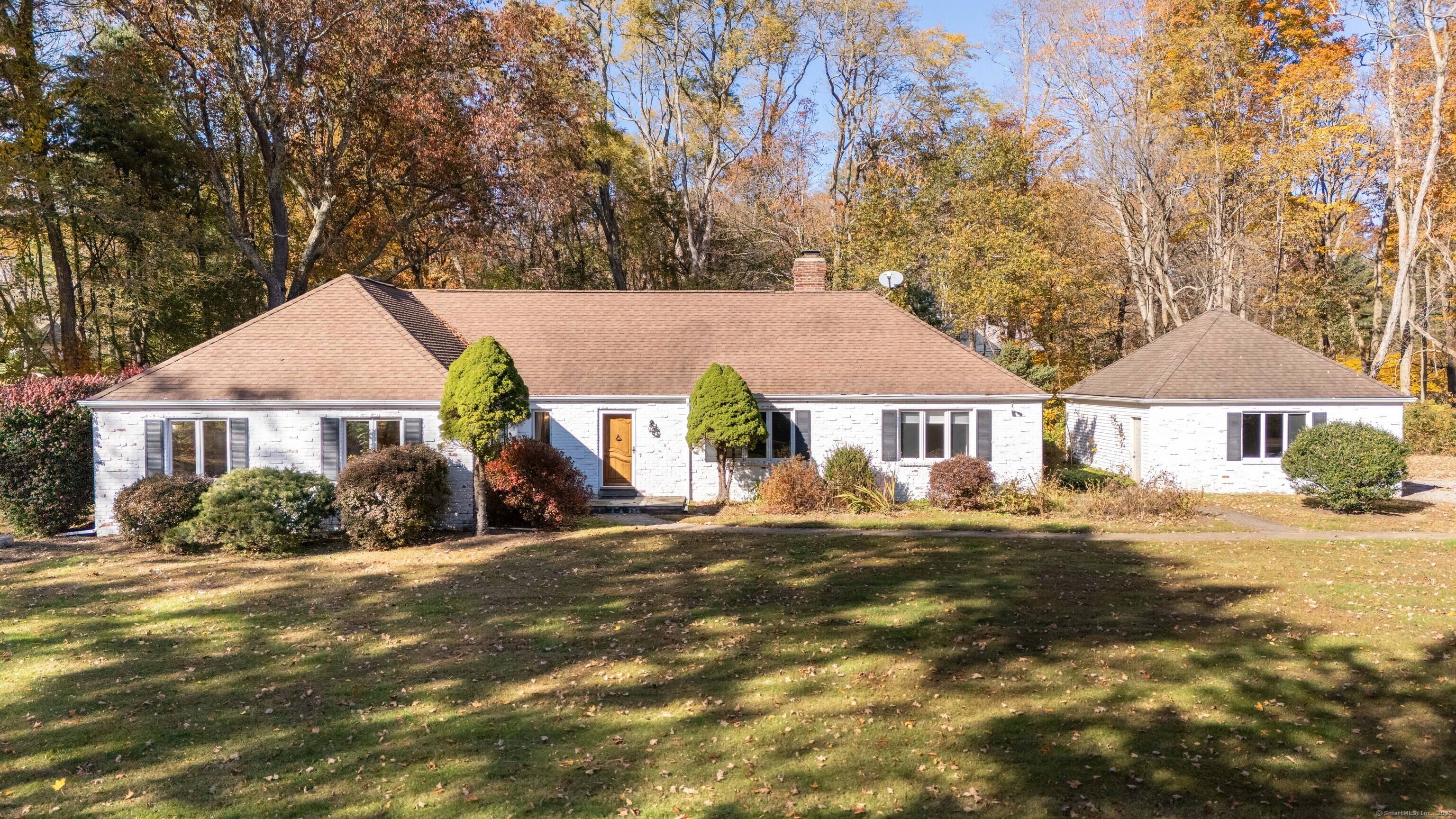 Post and Beam ranch available for either a 6 month or a 1 year lease.