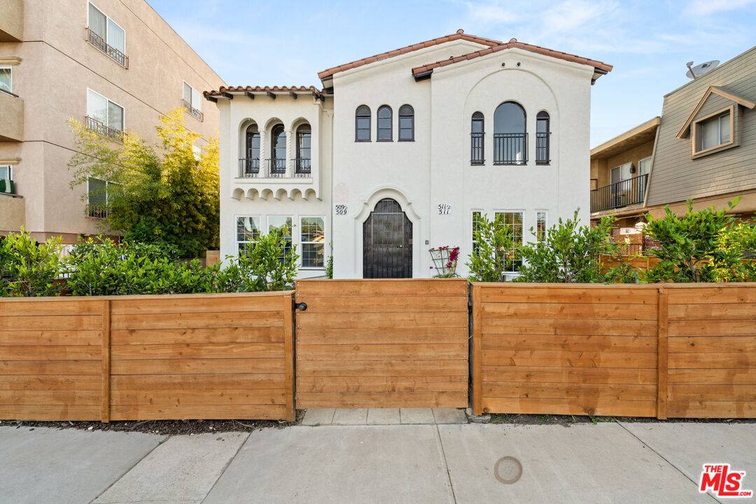 511 1/2 N Hobart Blvd 2BR Mid Wilshire La
