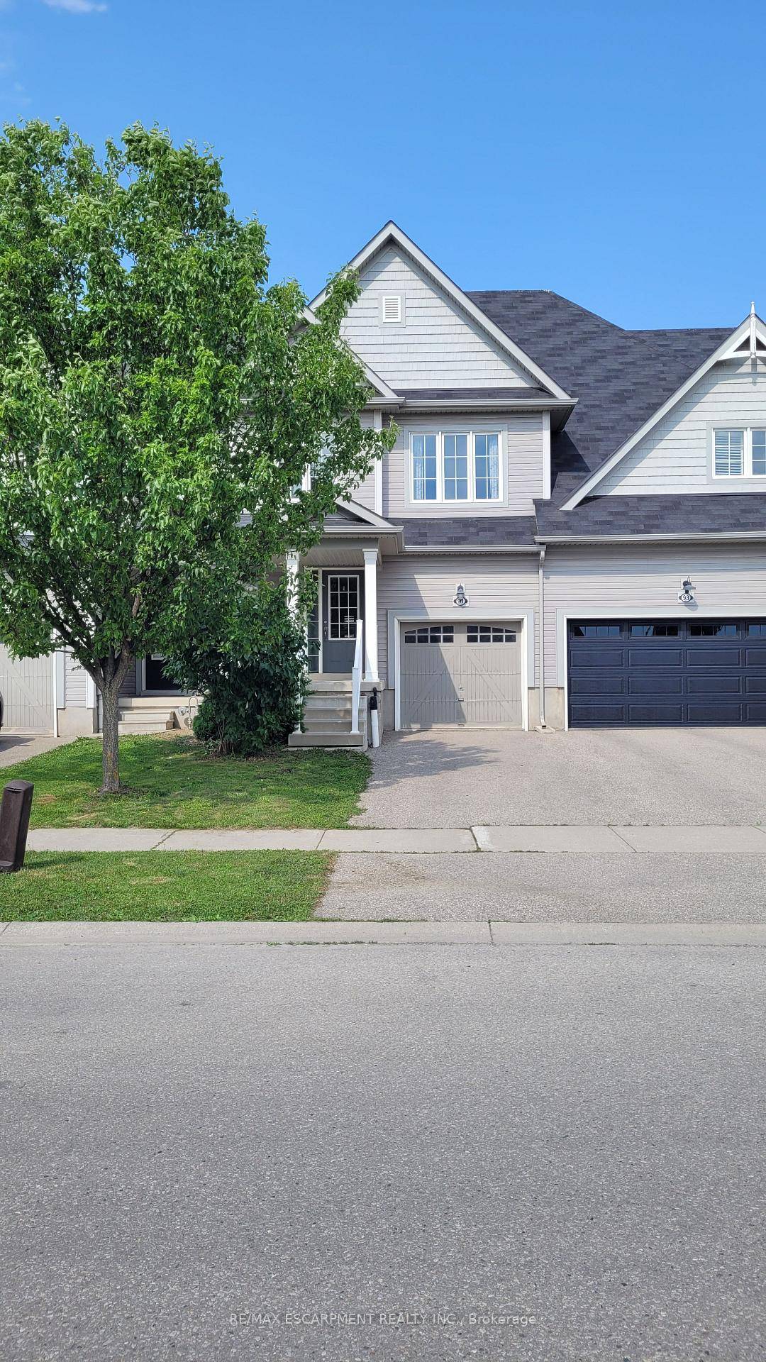 Welcome to 91 English Lane, nestled in the heart of West Brants sought after and family friendly Empire community.