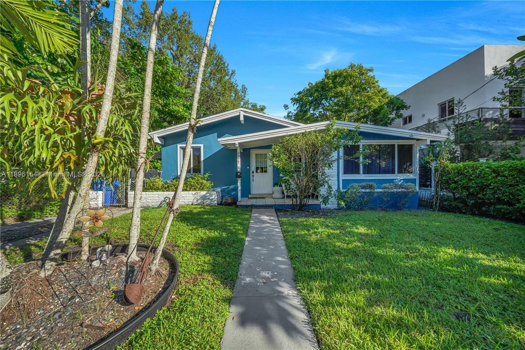 Charming Coconut Grove Home !